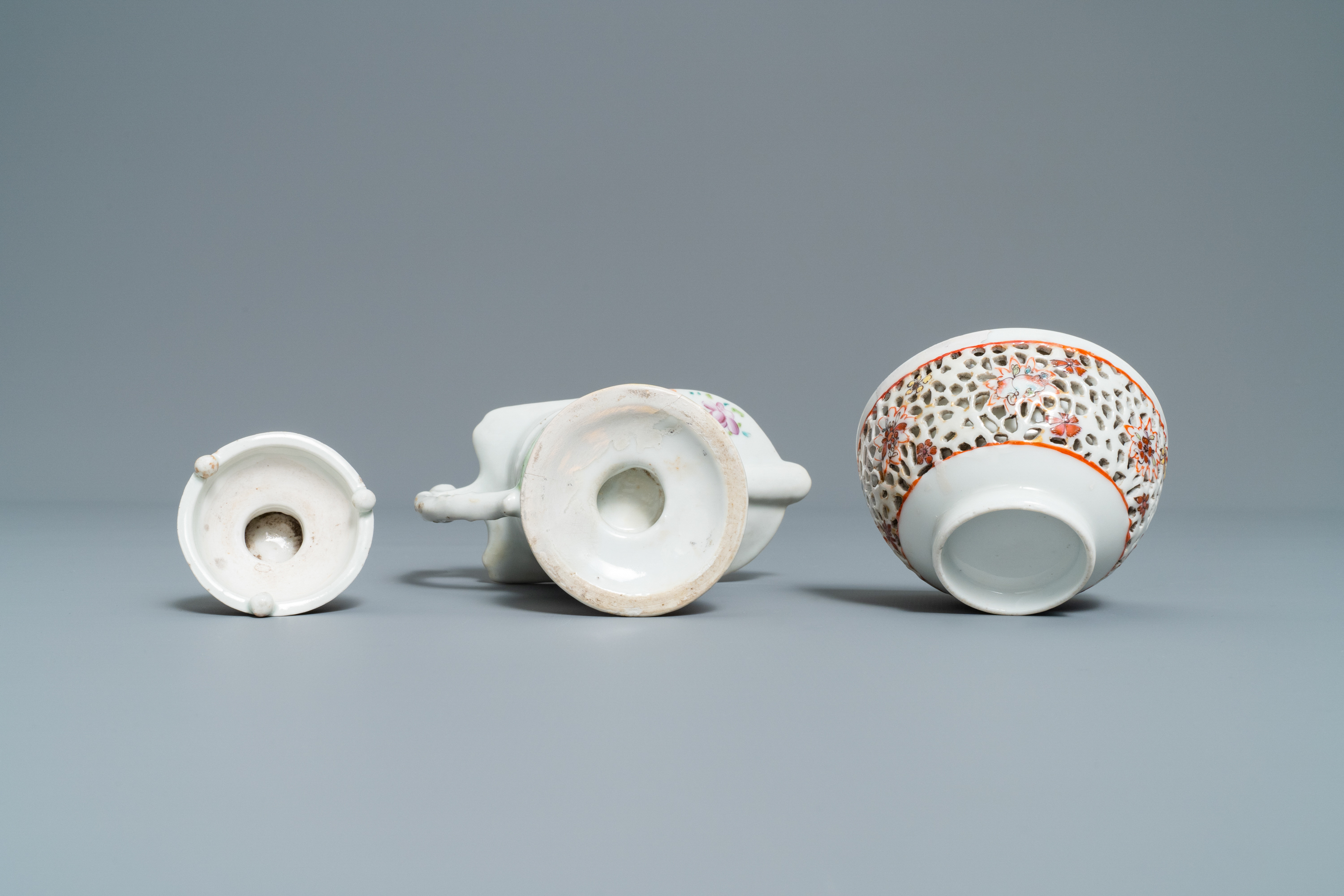 Five Chinese famille rose and iron-red wares, Kangxi/Qianlong - Image 7 of 13