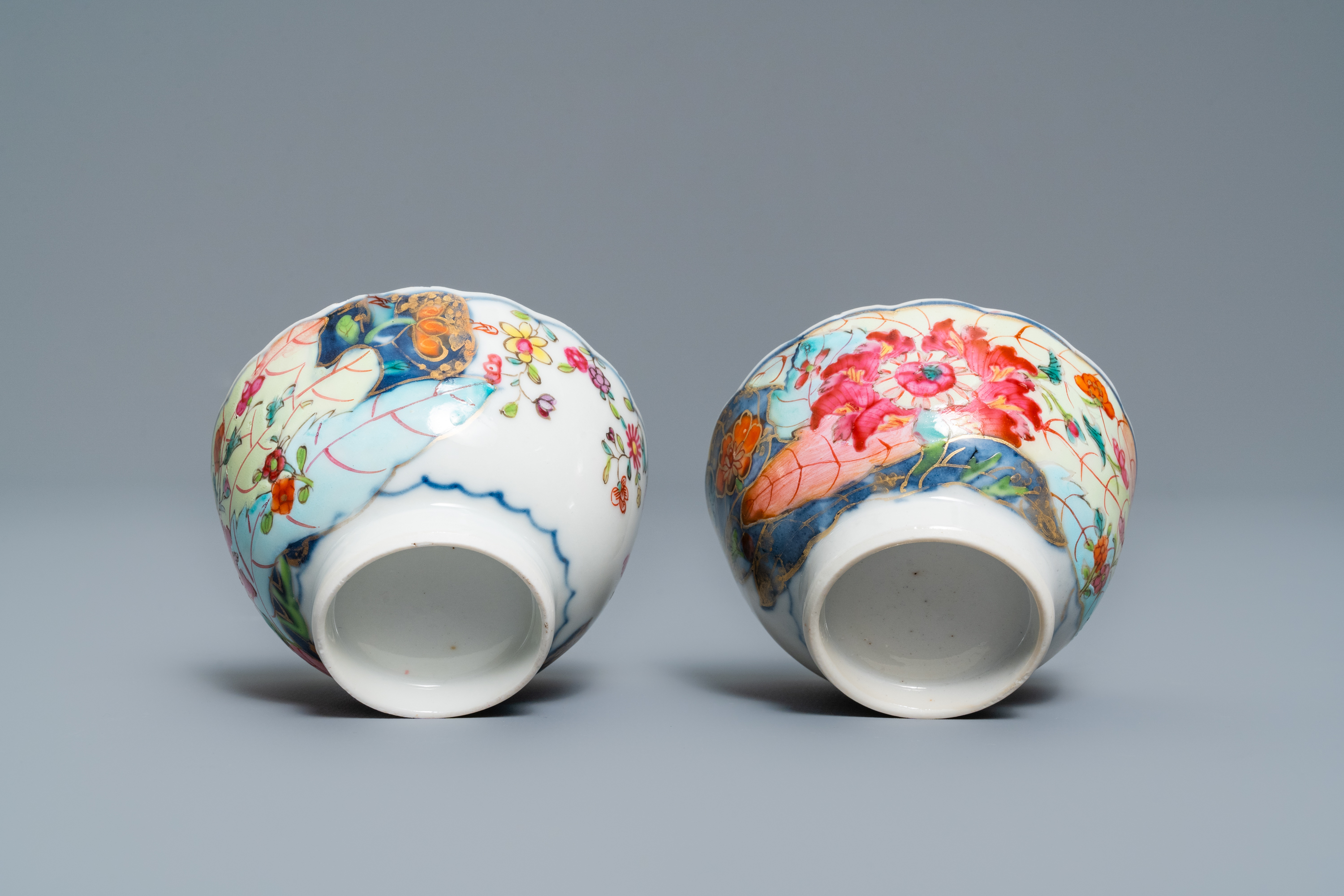 A pair of Chinese famille rose 'Tobacco leaf' cups and saucers, Qianlong - Image 9 of 9