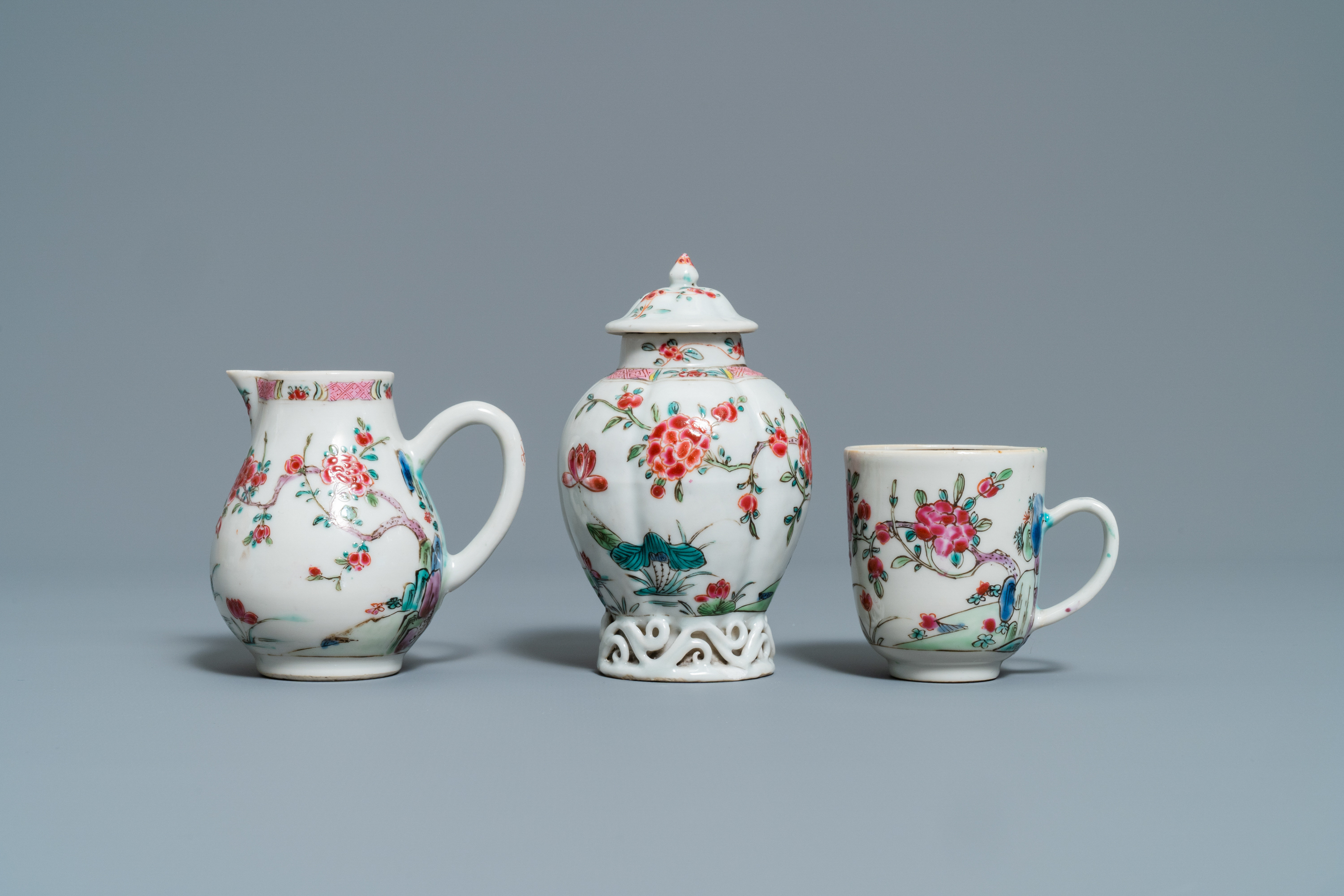 A Chinese famille rose 27-piece tea service with landscape design, Yongzheng/Qianlong - Image 24 of 33