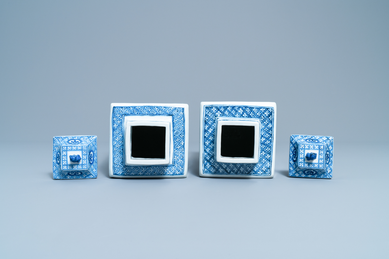 A pair of Chinese blue and white square vases and covers, Kangxi - Image 6 of 7