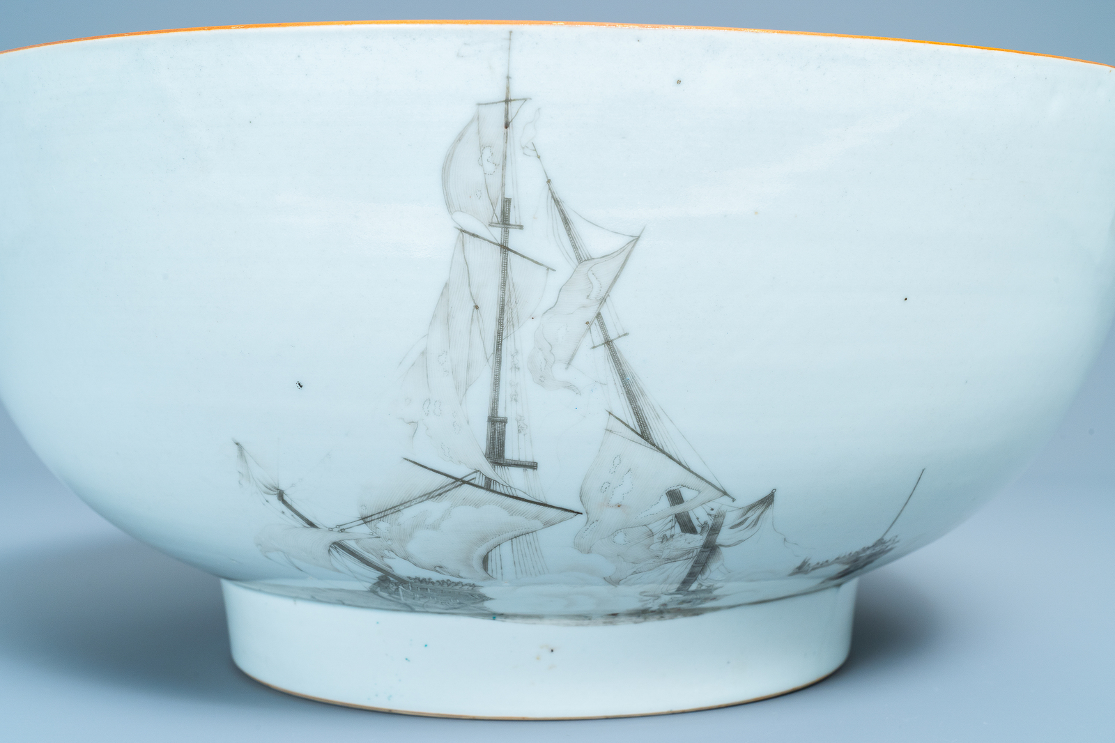 A large Chinese famille rose and grisaille bowl with the naval battle at Cartagena, Qianlong - Image 9 of 37