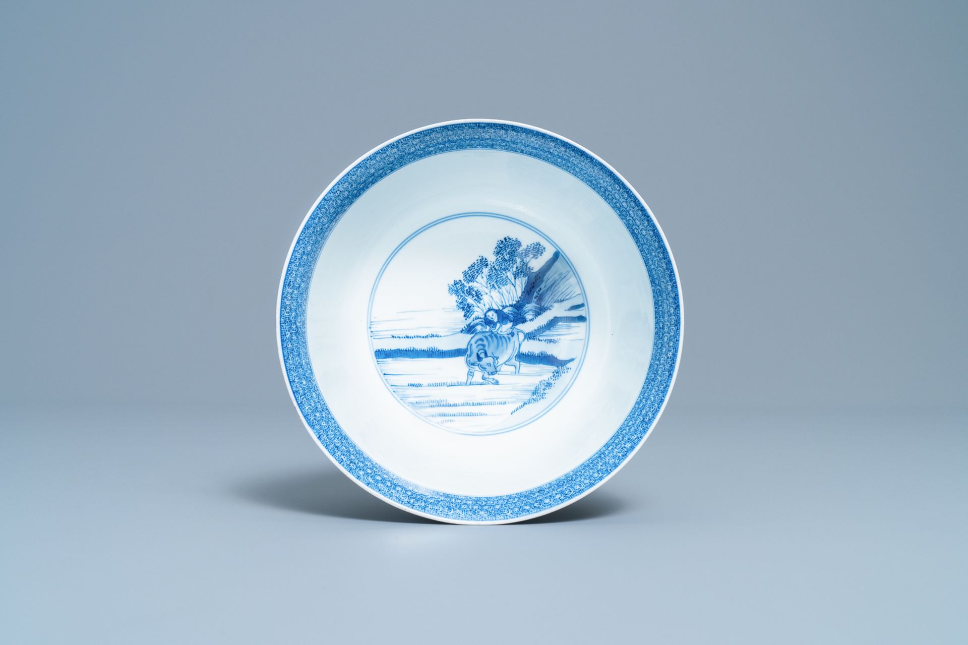 An imperial Chinese blue and white 'rice production' bowl, Kangxi mark and of the period - Bild 5 aus 14