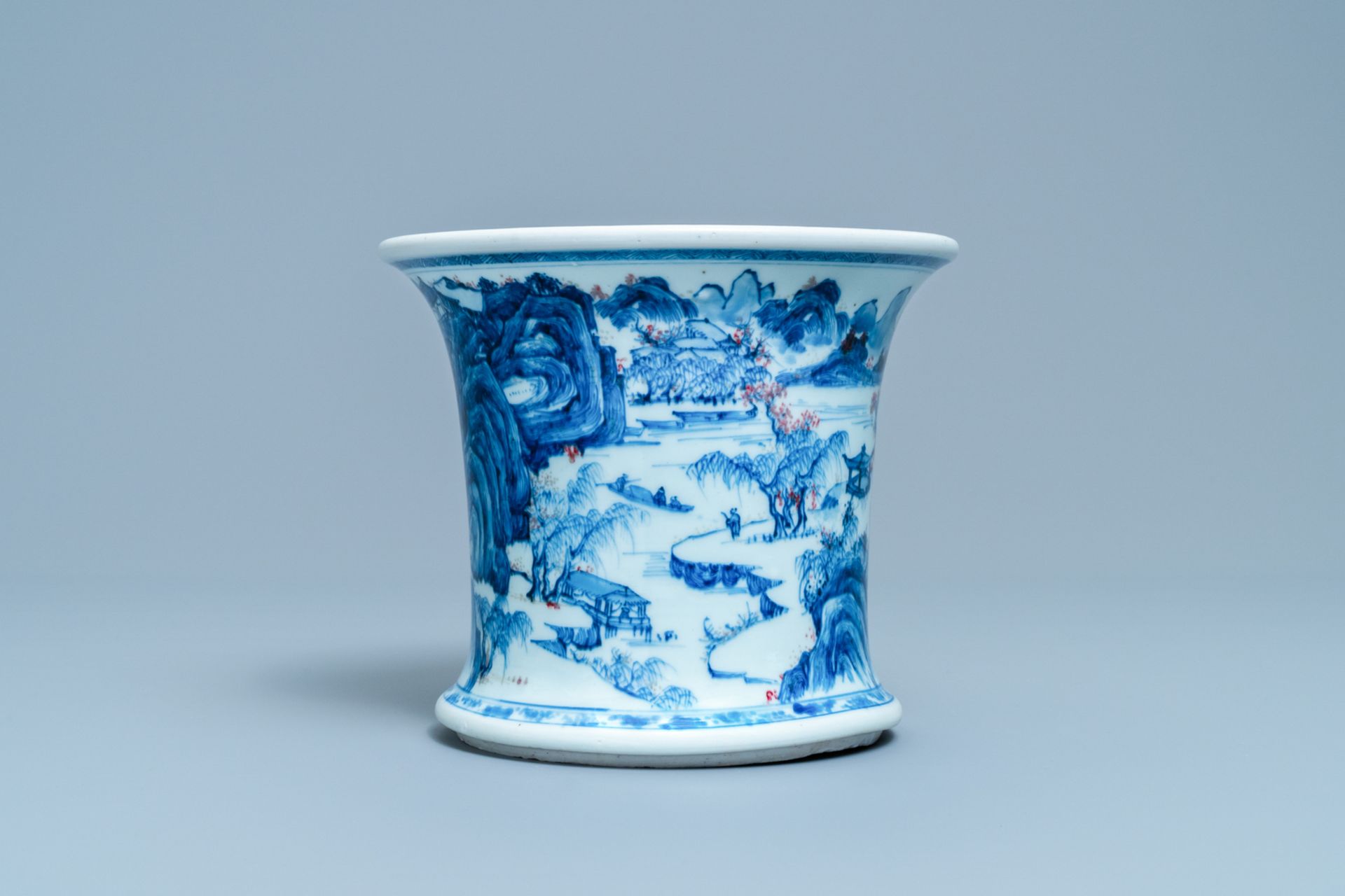 A fine Chinese blue, white and copper red 'Master of the Rocks' brush pot, Kangxi - Bild 2 aus 9