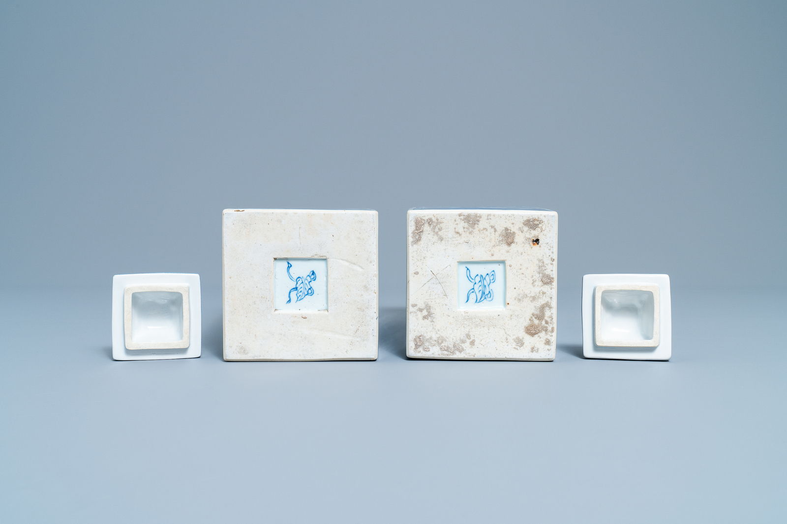 A pair of Chinese blue and white square vases and covers, Kangxi - Image 7 of 7