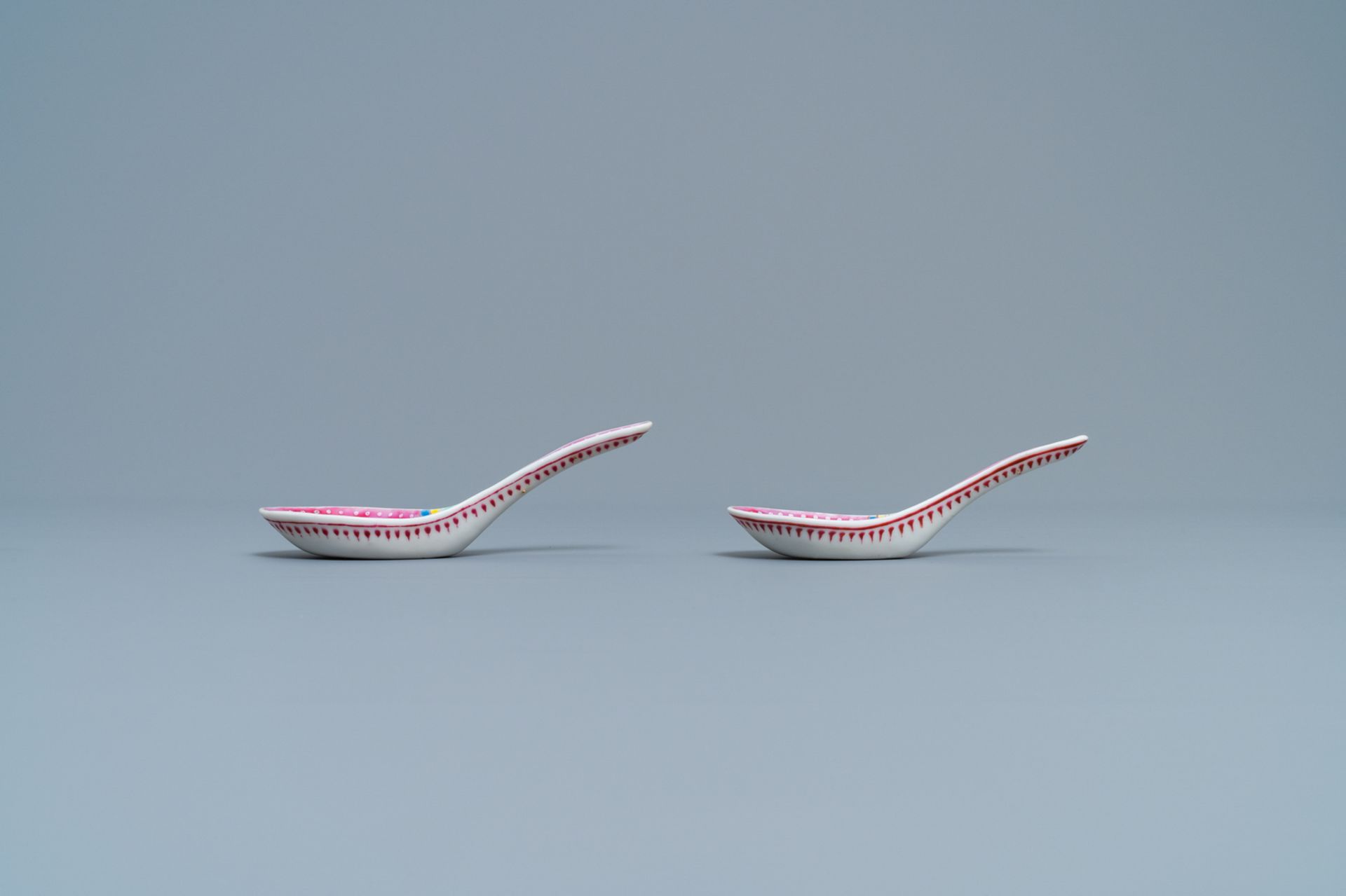 A pair of Chinese Thai market Bencharong spoons, 19th C. - Image 3 of 4