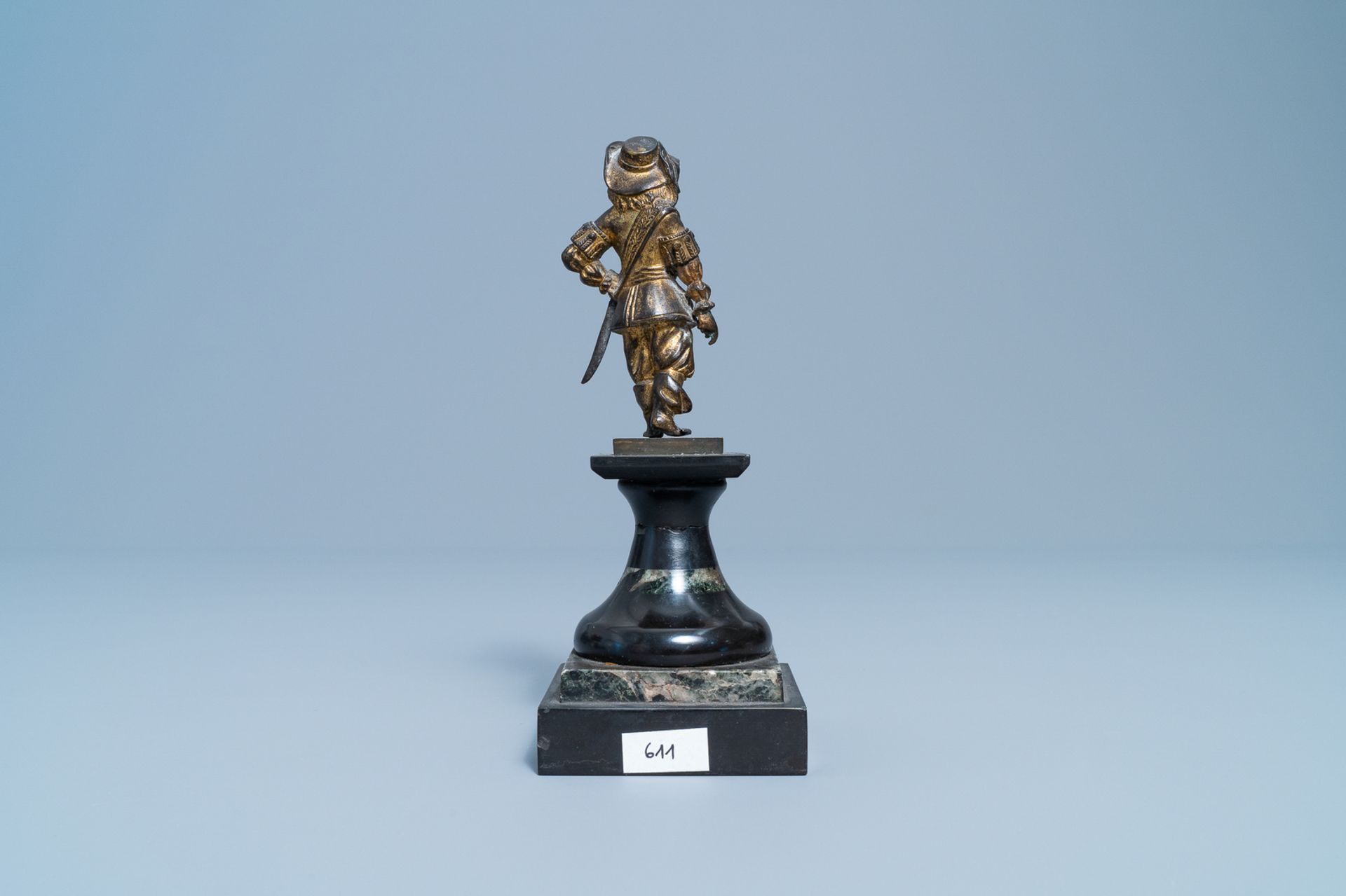 A Dutch gilt bronze model of a soldier, 17th C. - Image 4 of 7