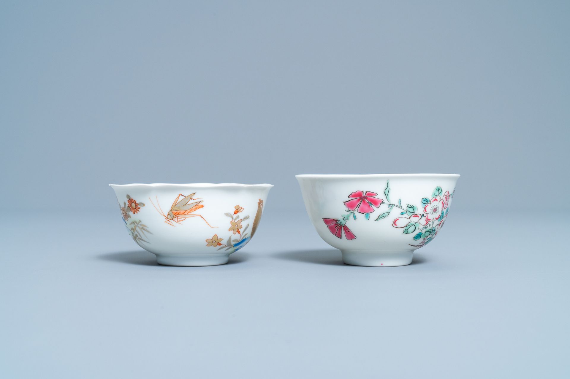 A Chinese gilt-decorated cup and saucer and a floral famille rose cup, Yongzheng - Image 7 of 9