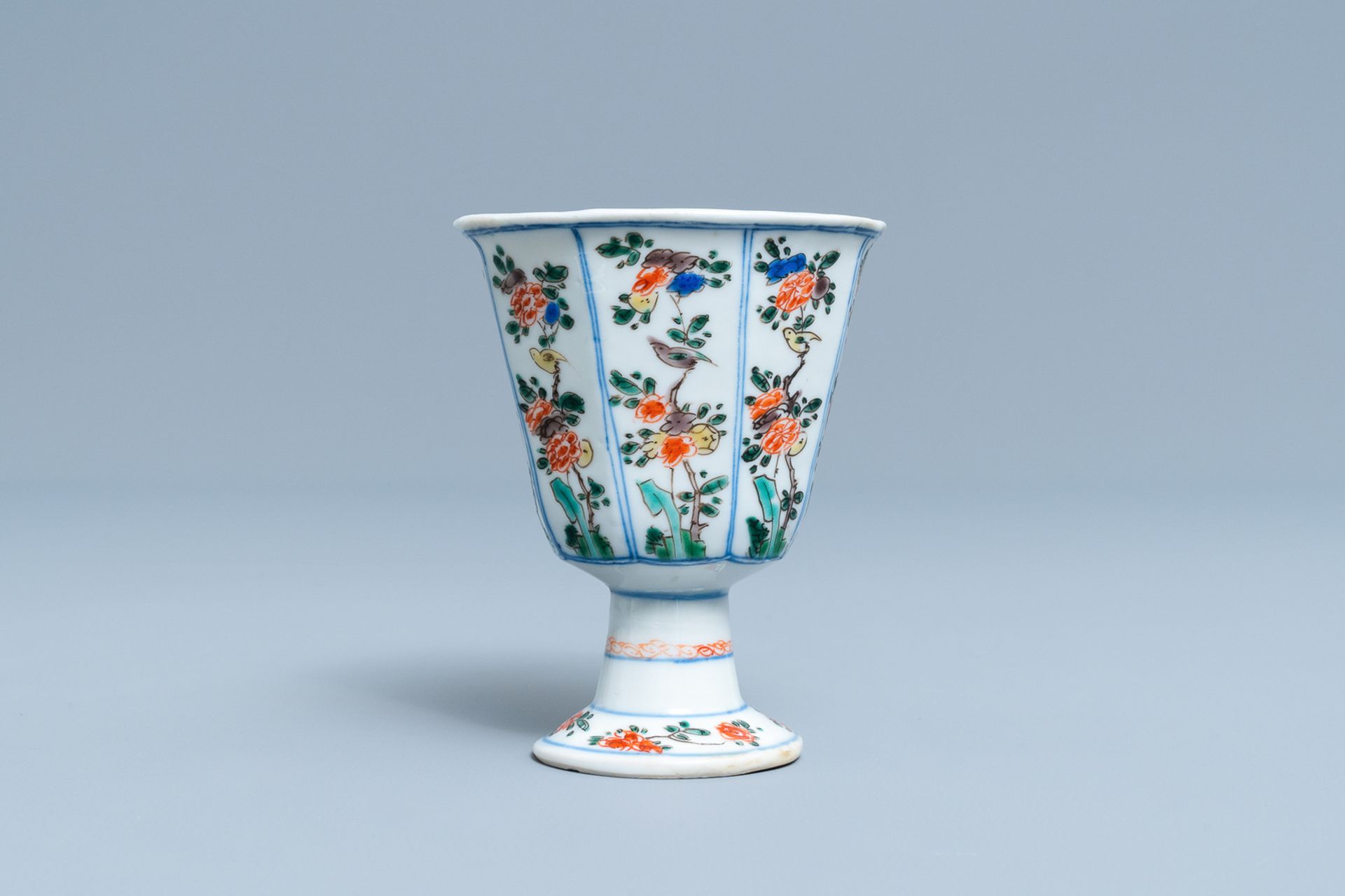 A Chinese octagonal famille verte stem cup, Kangxi - Image 5 of 7