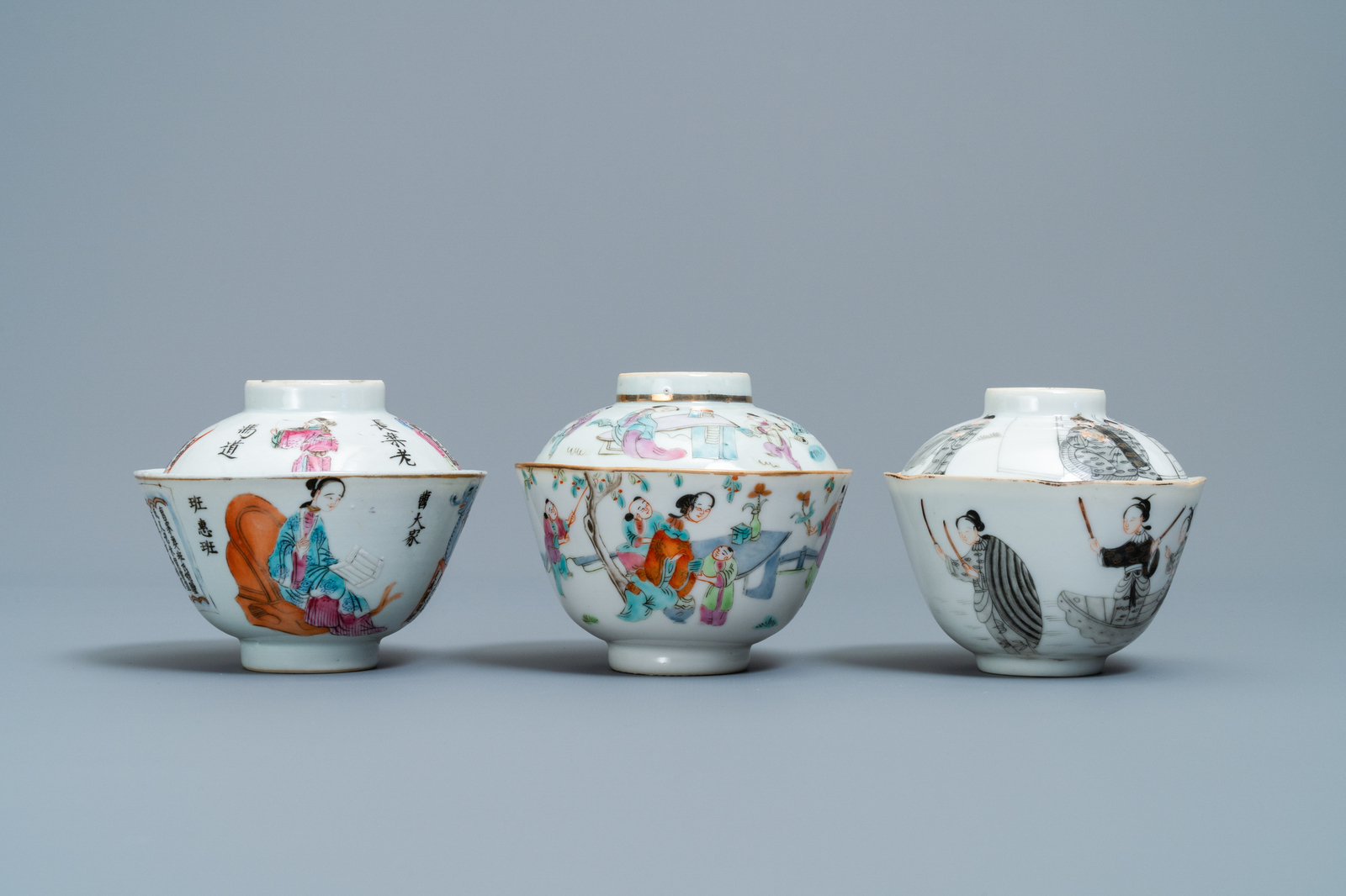 Three Chinese famille rose and grisaille bowls and covers, 19th C. - Image 4 of 7