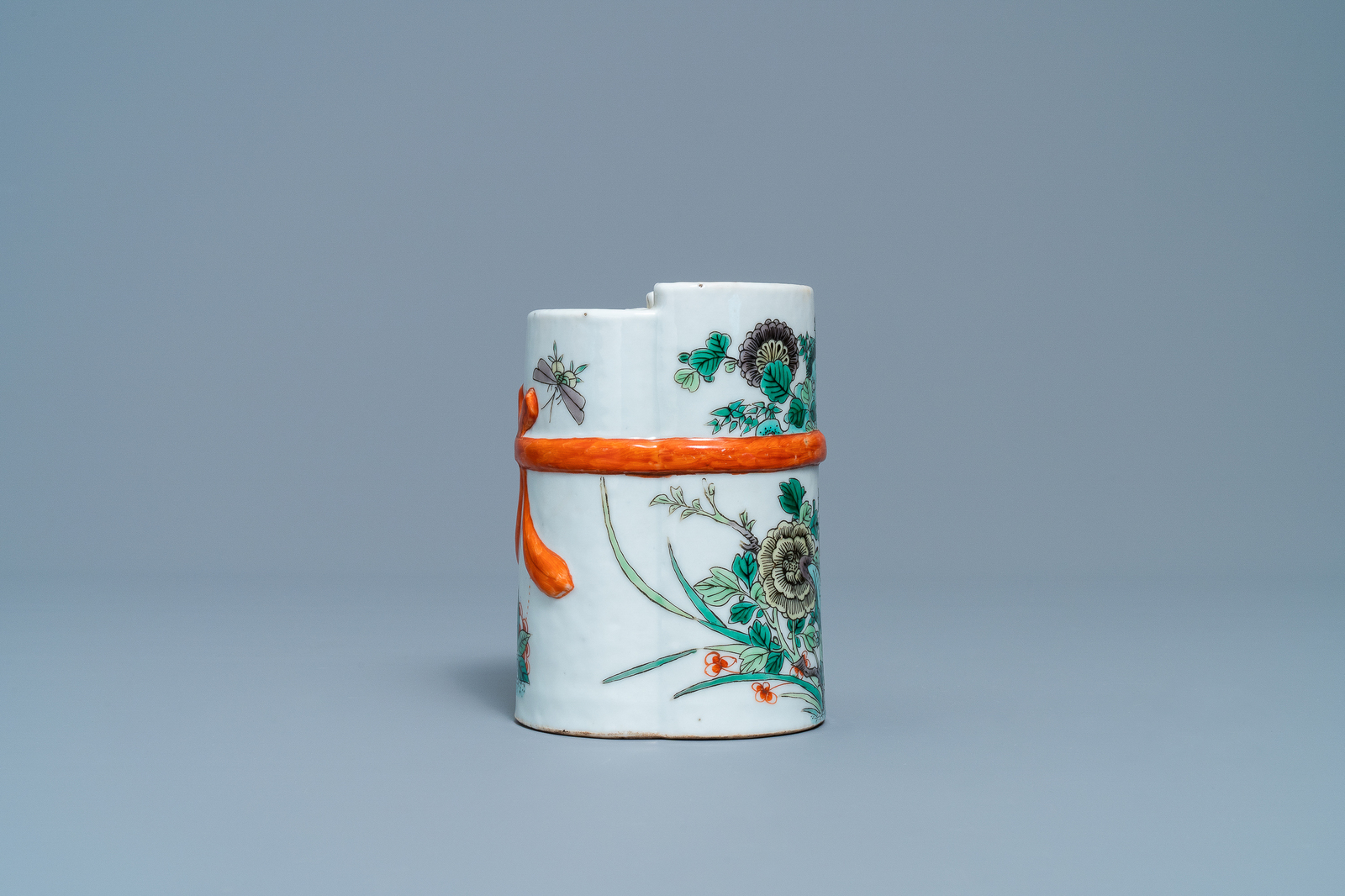 A Chinese famille verte brush pot, 19th C. - Image 4 of 8