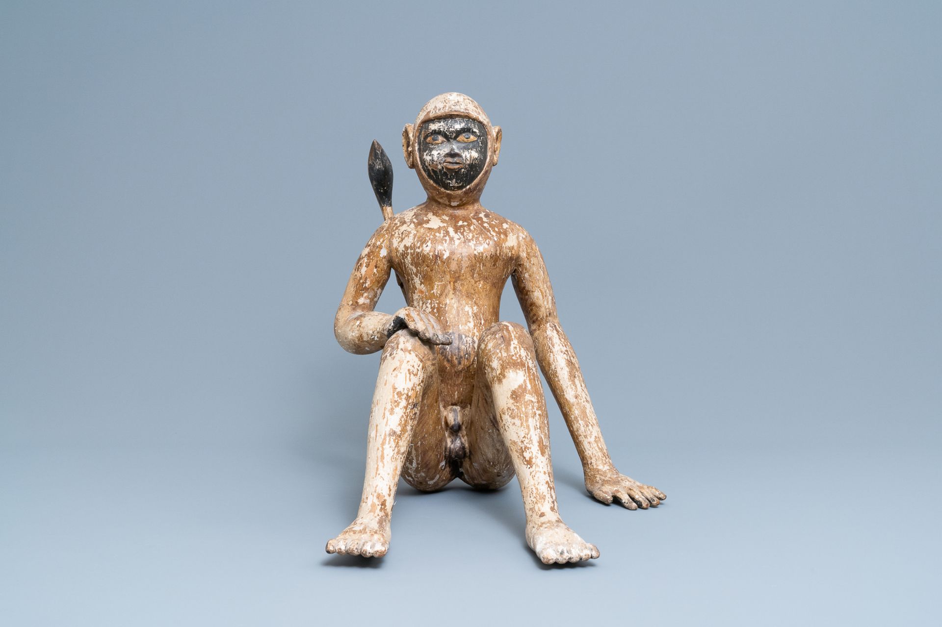 A pair of polychrome wooden figures of monkeys, South-East Asia, 19th C. - Bild 2 aus 11