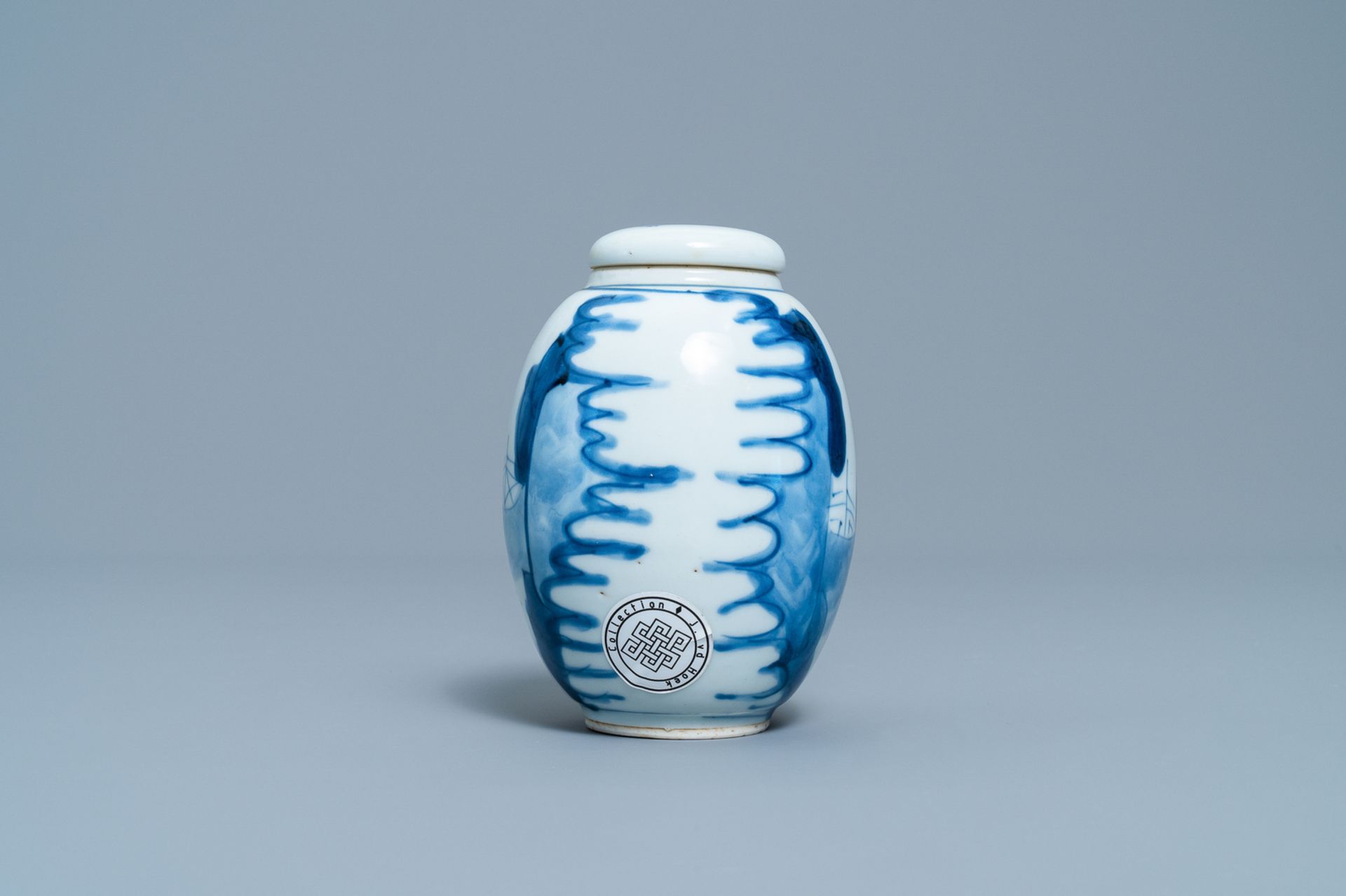 A Chinese blue and white covered tea caddy, Kangxi - Image 3 of 6