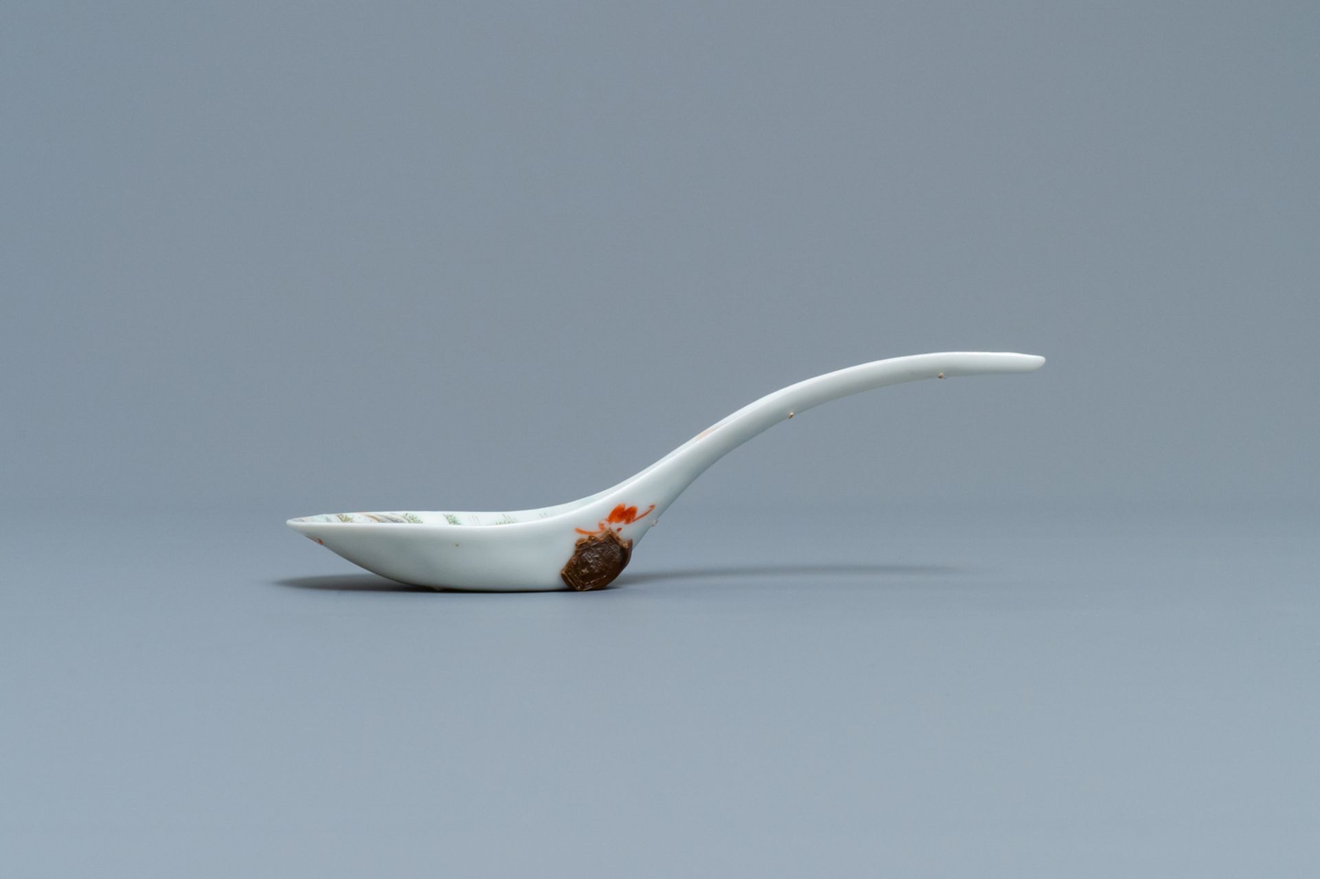 A large Chinese famille rose 'landscape' spoon, Daoguang mark and of the period - Image 3 of 6