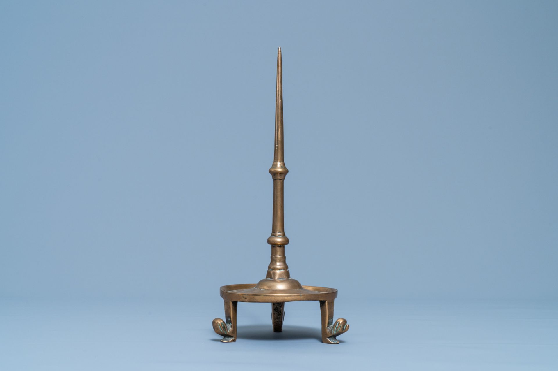 A Flemish or Dutch bronze candlestick, 14/15th C. - Image 4 of 7