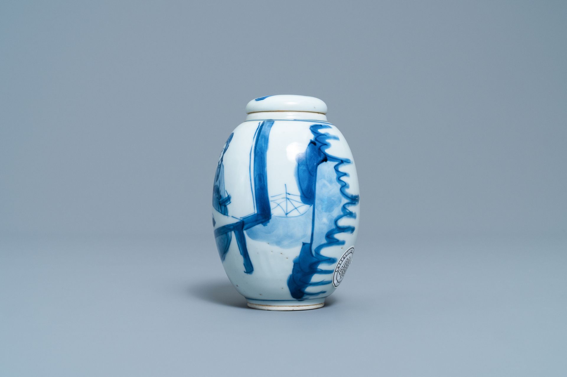A Chinese blue and white covered tea caddy, Kangxi - Image 2 of 6