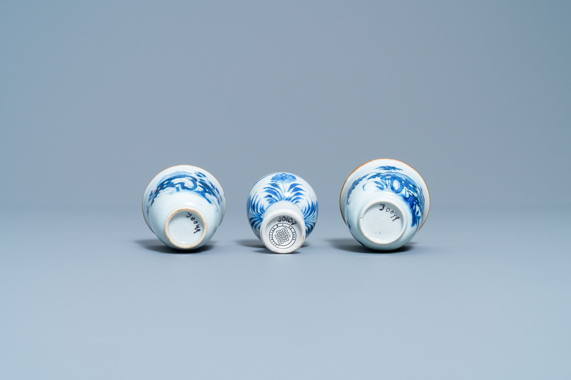 Two Chinese blue and white wine cups and a stem cup, Transitional period - Image 7 of 7