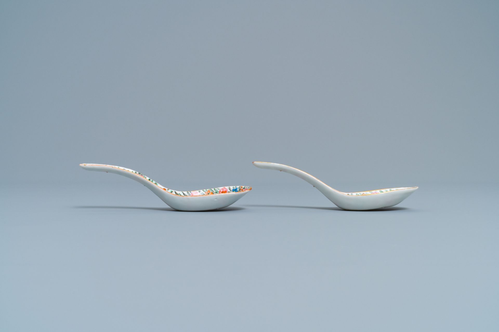 A pair of Chinese Thai market Bencharong spoons, 19th C. - Image 6 of 6
