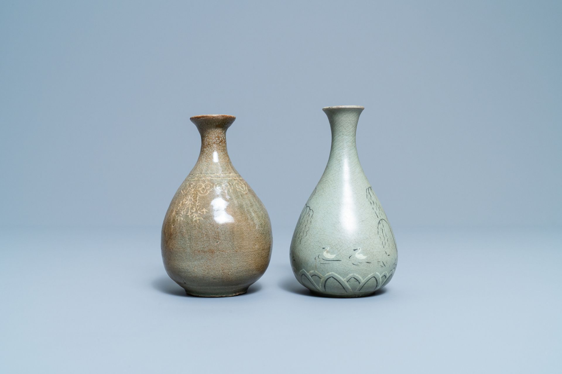 Two Korean celadon vases, probably Goryeo/Joseon, 14/15th C. - Image 4 of 6