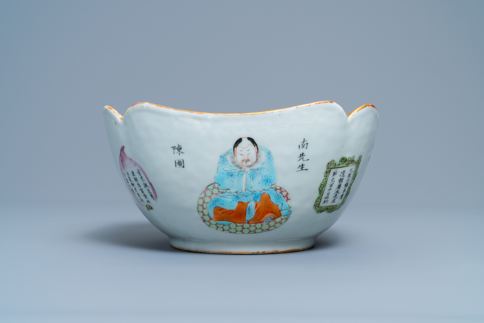 A Chinese famille rose 'Wu Shuang Pu' bowl, 19th C. - Image 2 of 11