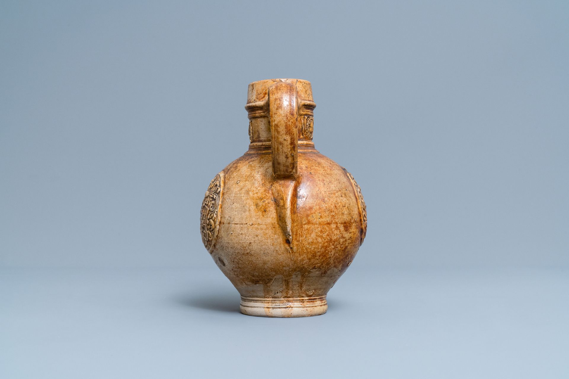 A stoneware jug with three armorial medallions, Raeren, ca. 1600 - Bild 5 aus 8