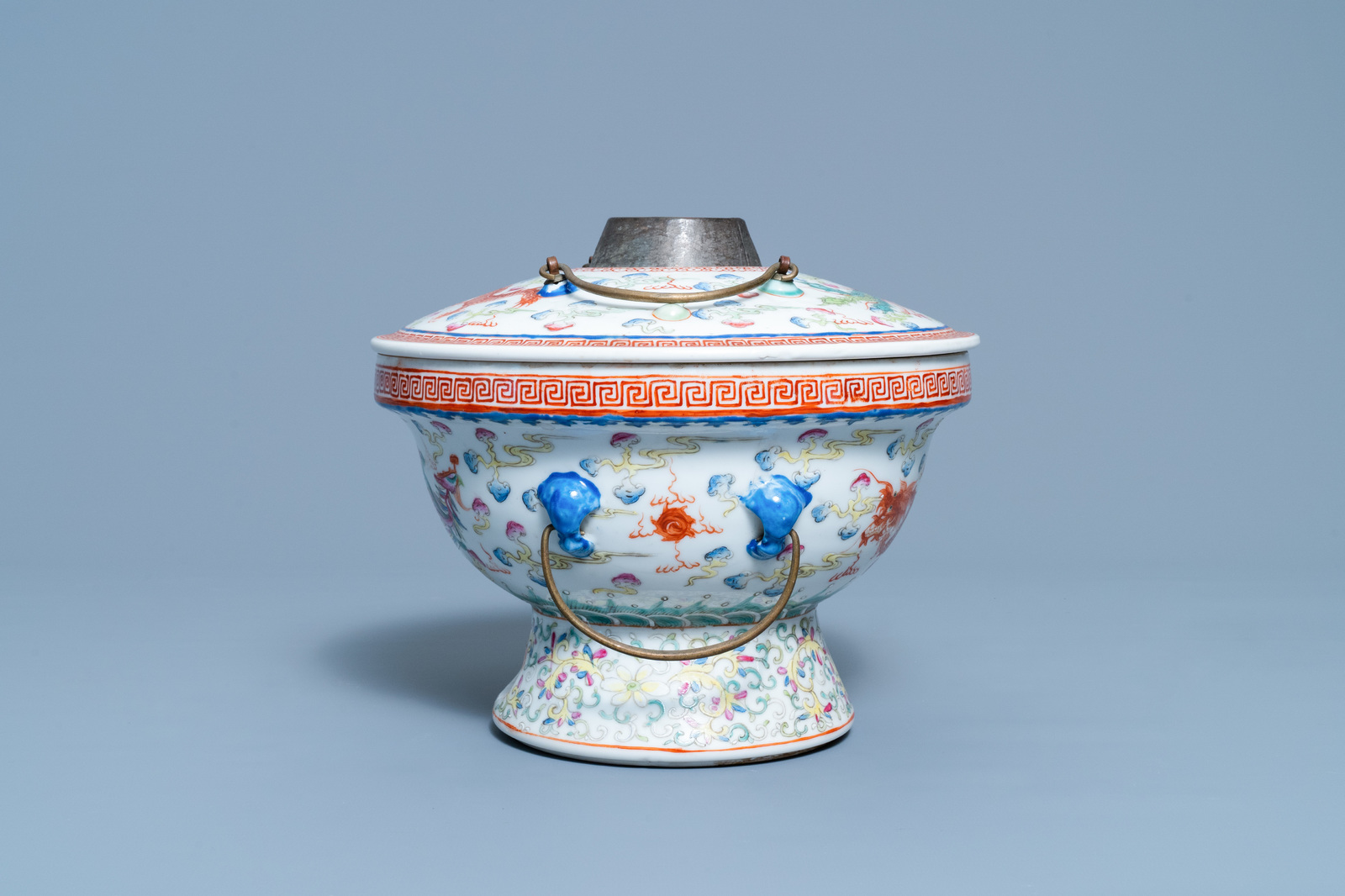 A Chinese famille rose warming bowl for the Straits or Peranakan market, Qianlong mark, 19/20th C. - Image 5 of 7