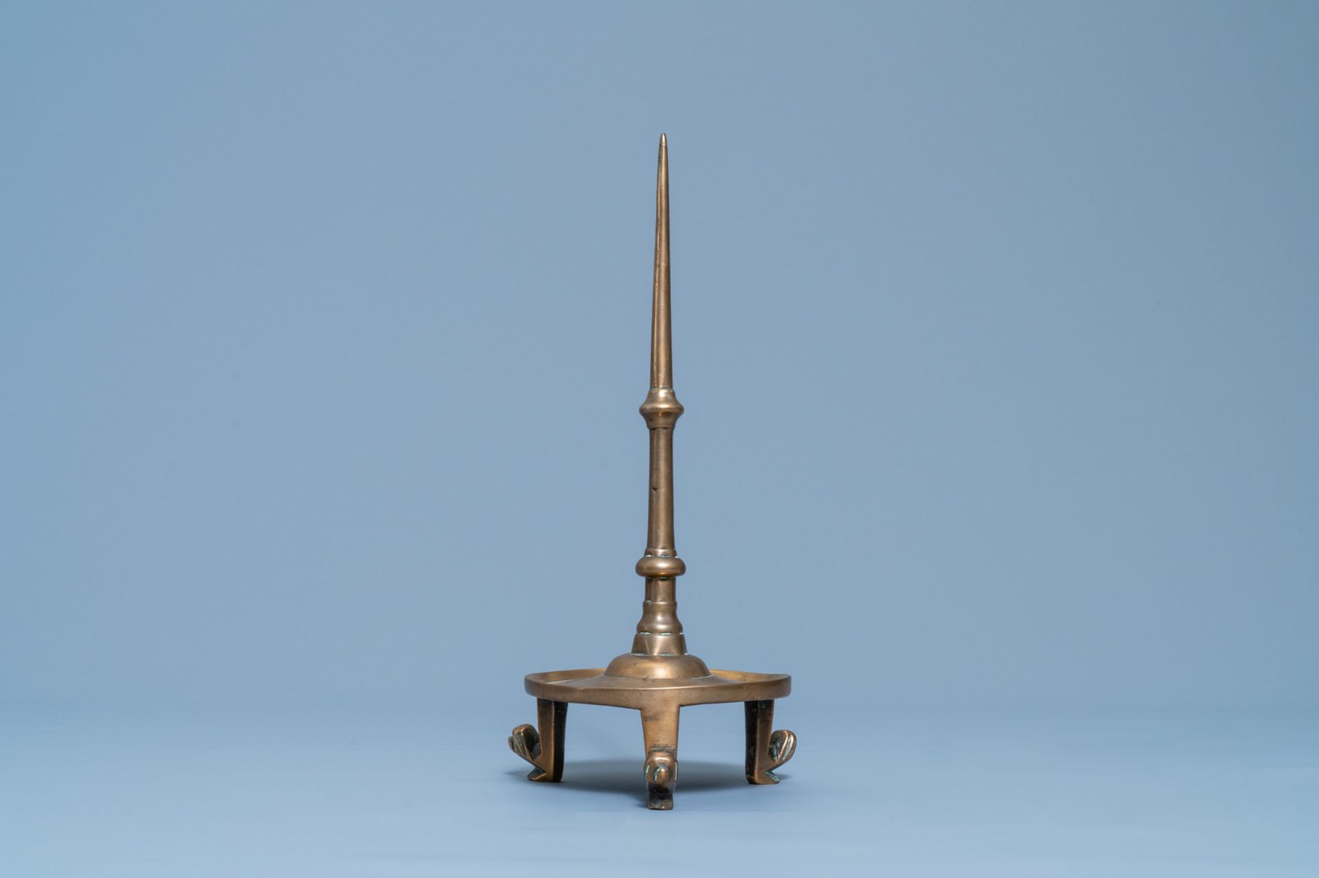 A Flemish or Dutch bronze candlestick, 14/15th C. - Image 2 of 7