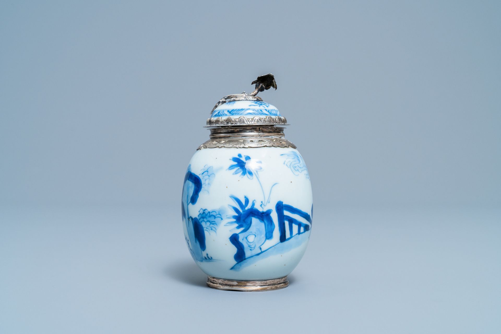A Chinese blue and white tea caddy with Dutch silver mounts, Kangxi - Image 4 of 7