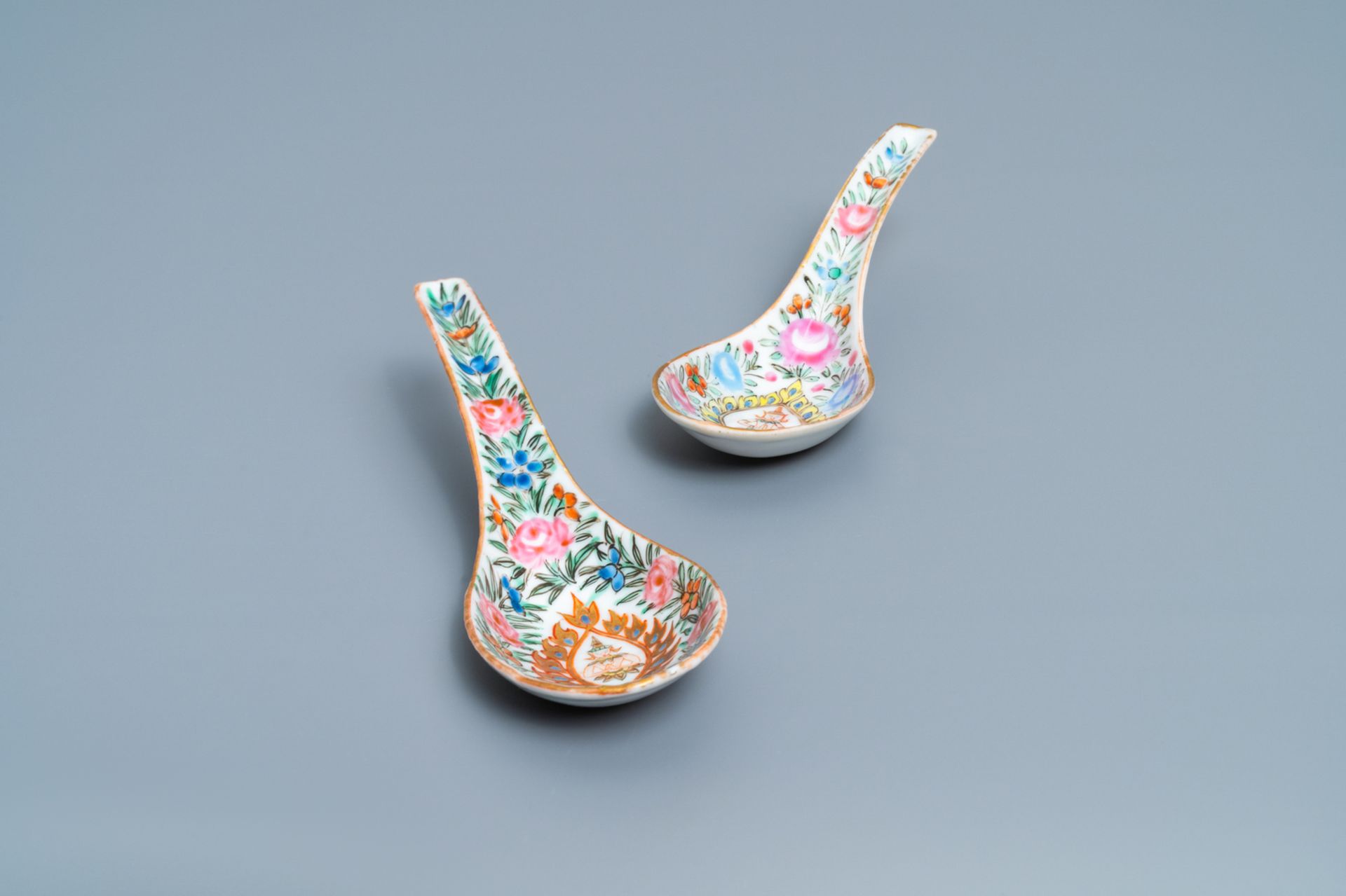 A pair of Chinese Thai market Bencharong spoons, 19th C. - Image 2 of 6