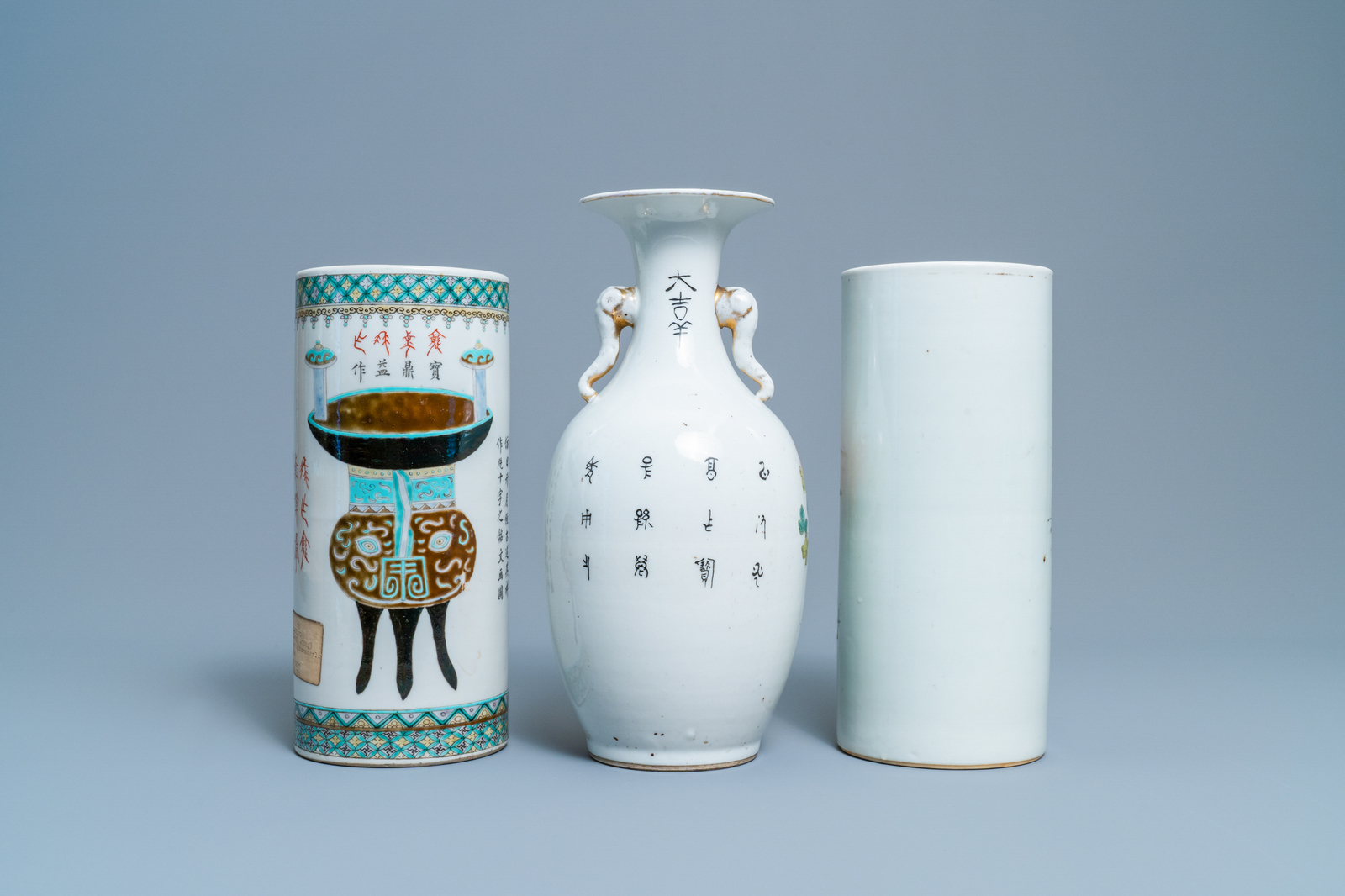 A Chinese famille rose vase and two hat stands, 19/20th C. - Image 3 of 7