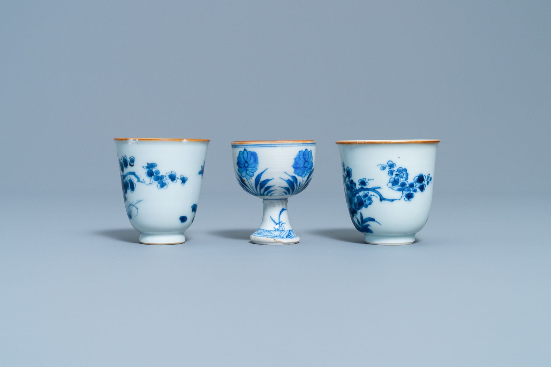 Two Chinese blue and white wine cups and a stem cup, Transitional period - Image 3 of 7