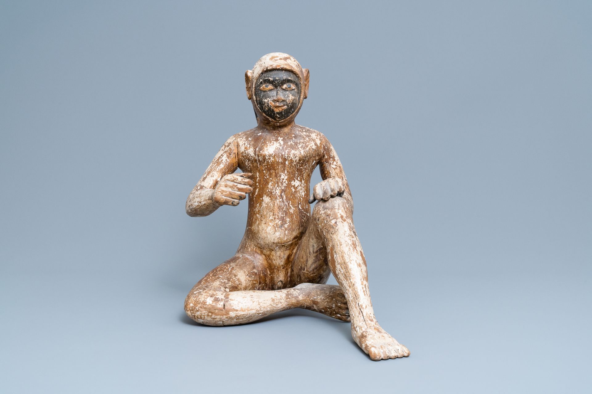 A pair of polychrome wooden figures of monkeys, South-East Asia, 19th C. - Bild 8 aus 11