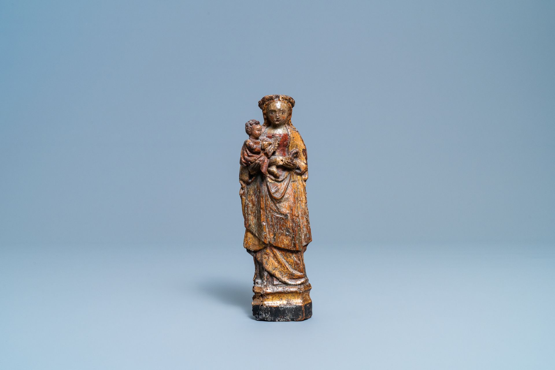 A polychromed wood figure of the Virgin and child, Malines, 16th C. - Image 2 of 8