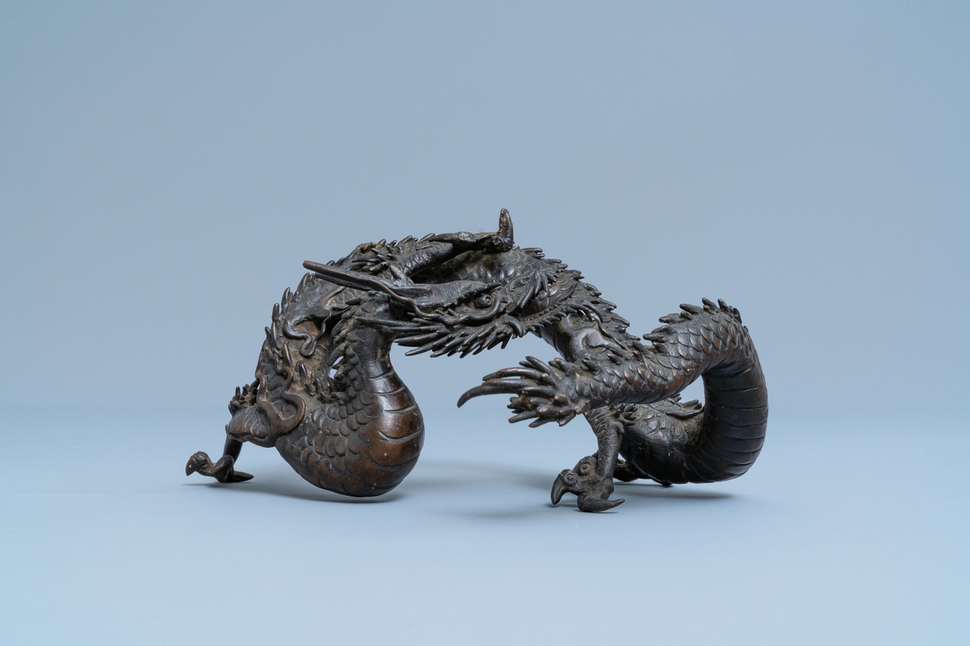 A Japanese bronze model of a dragon, Meiji, 19th C. - Image 2 of 7