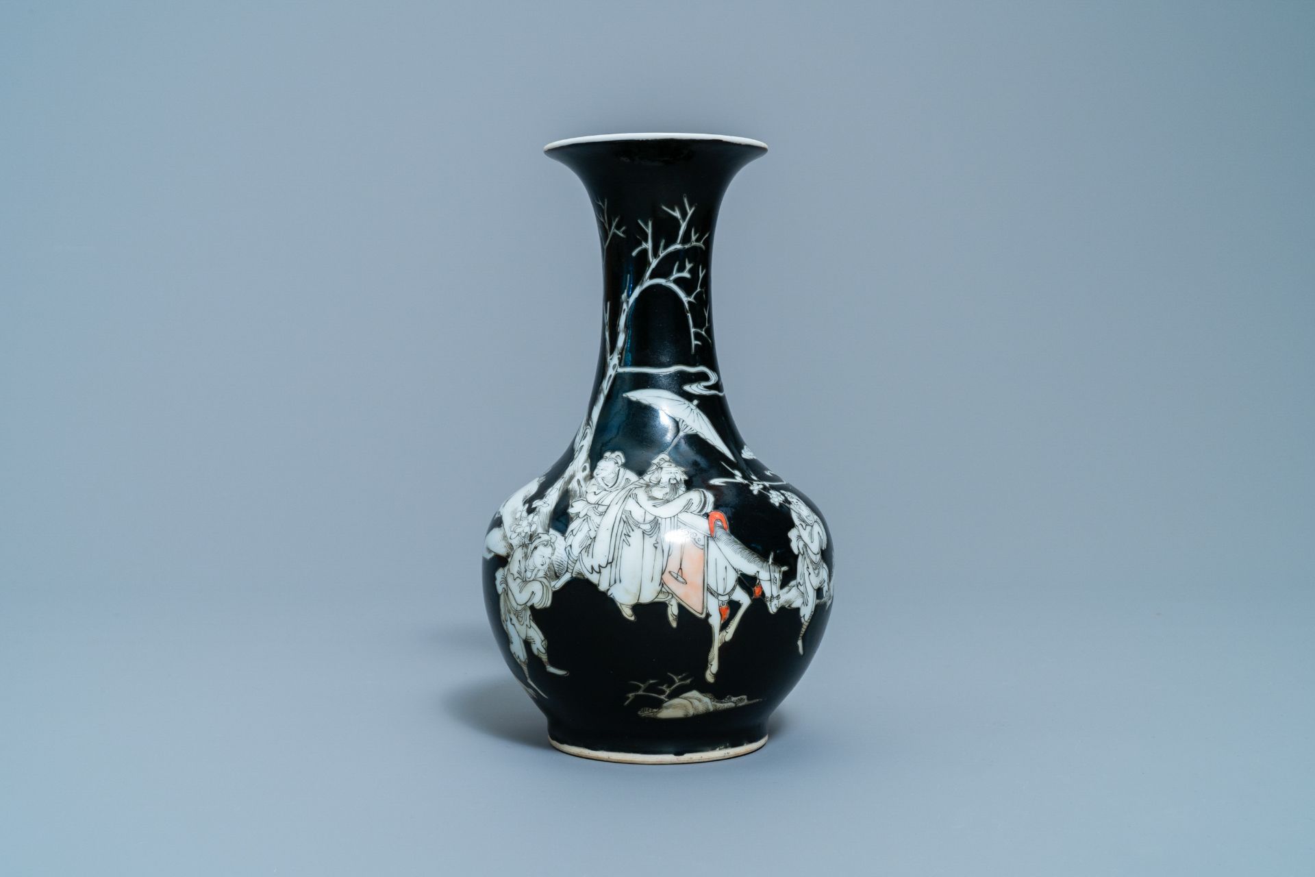 A Chinese black-ground grisaille and iron red vase and a snuff bottle, 18th C. - Image 3 of 14