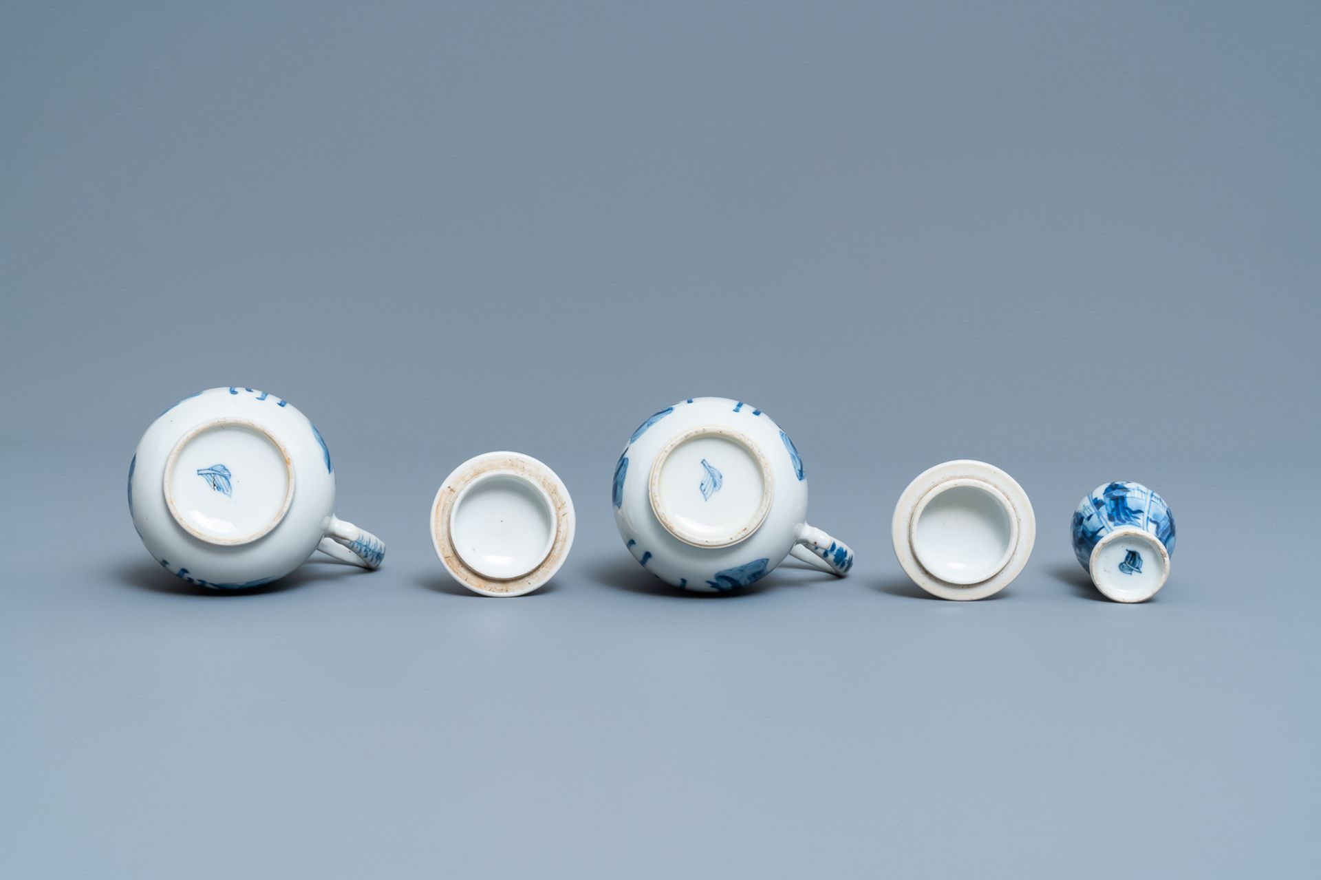 A pair of Chinese blue and white 'Long Eliza' jugs and covers and a miniature vase, Kangxi - Image 7 of 7