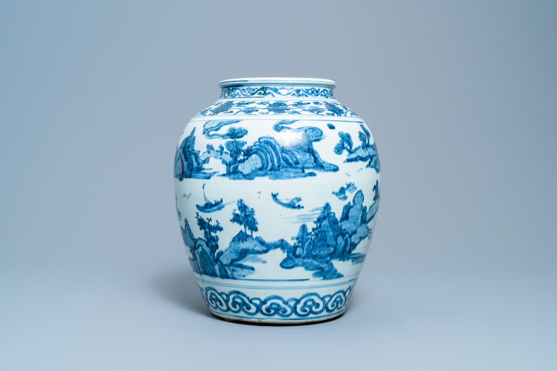 A Chinese blue and white vase with boats in a mountainous landscape, Ming - Bild 2 aus 6