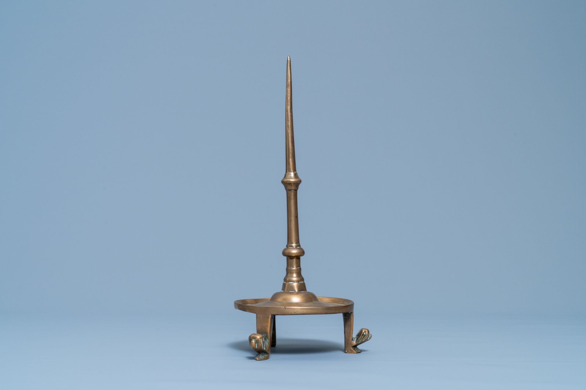 A Flemish or Dutch bronze candlestick, 14/15th C. - Image 3 of 7