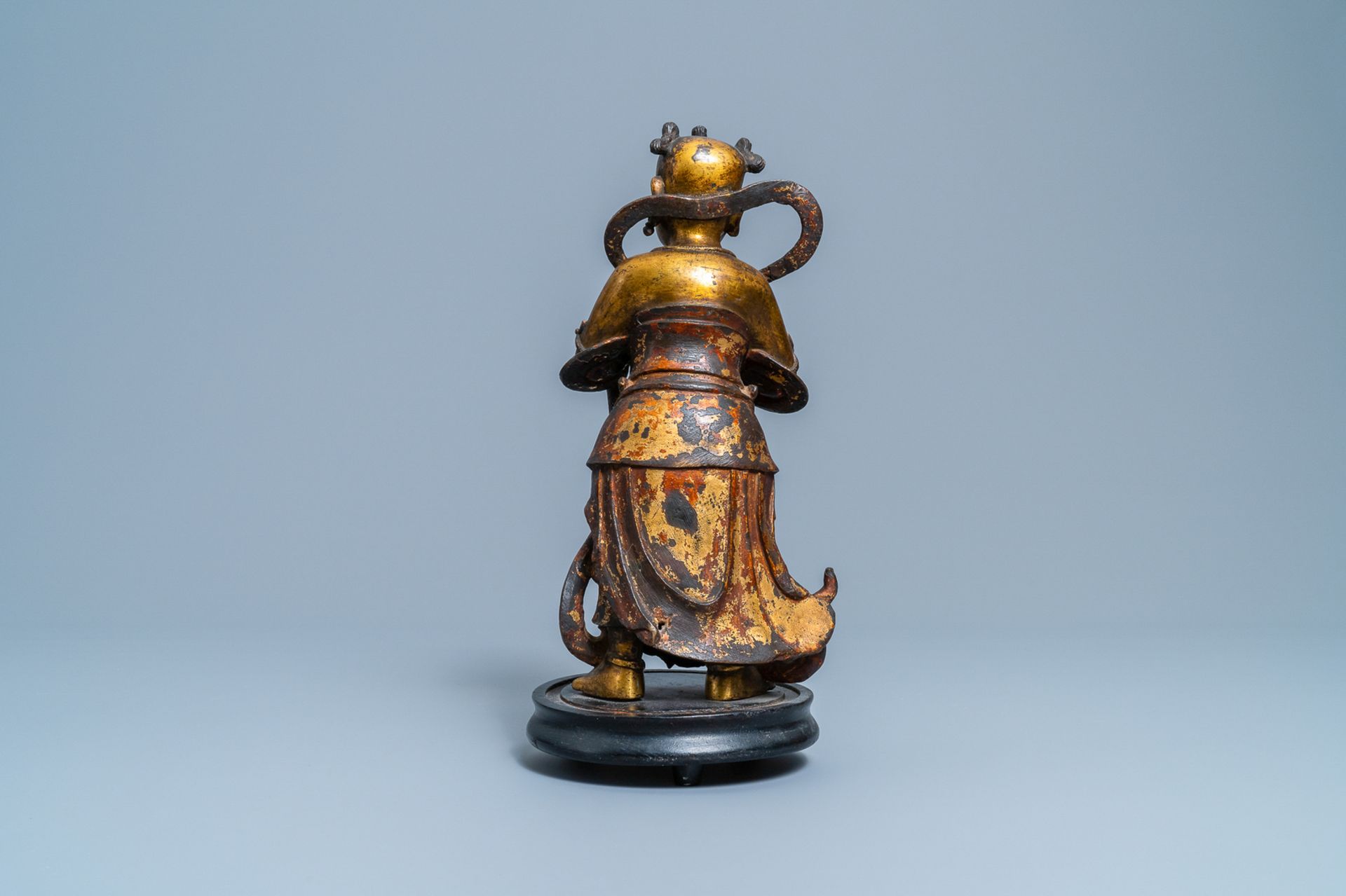 A Chinese lacquered and gilt bronze figure of a servant, Ming - Image 4 of 7
