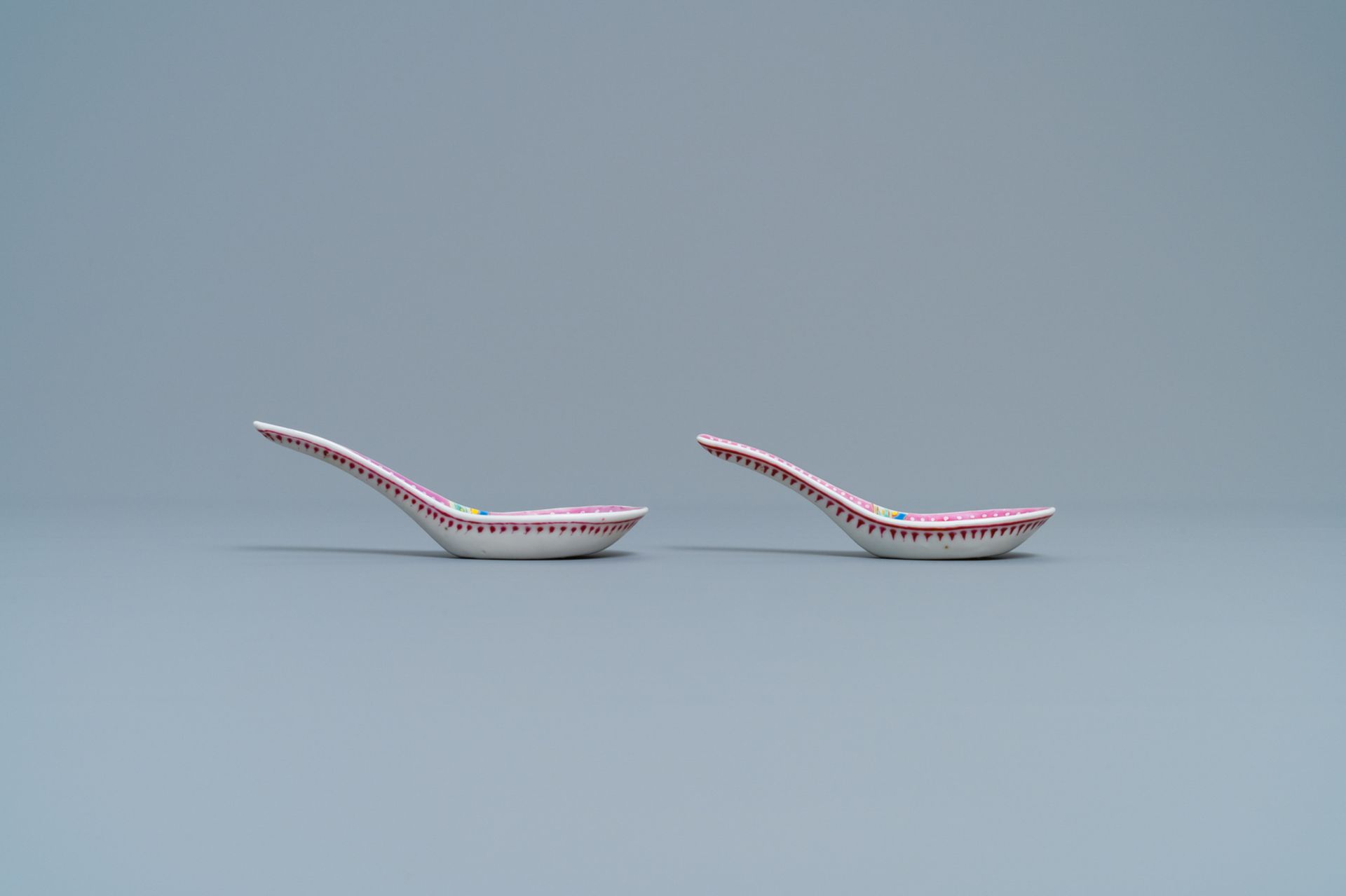 A pair of Chinese Thai market Bencharong spoons, 19th C. - Image 4 of 4