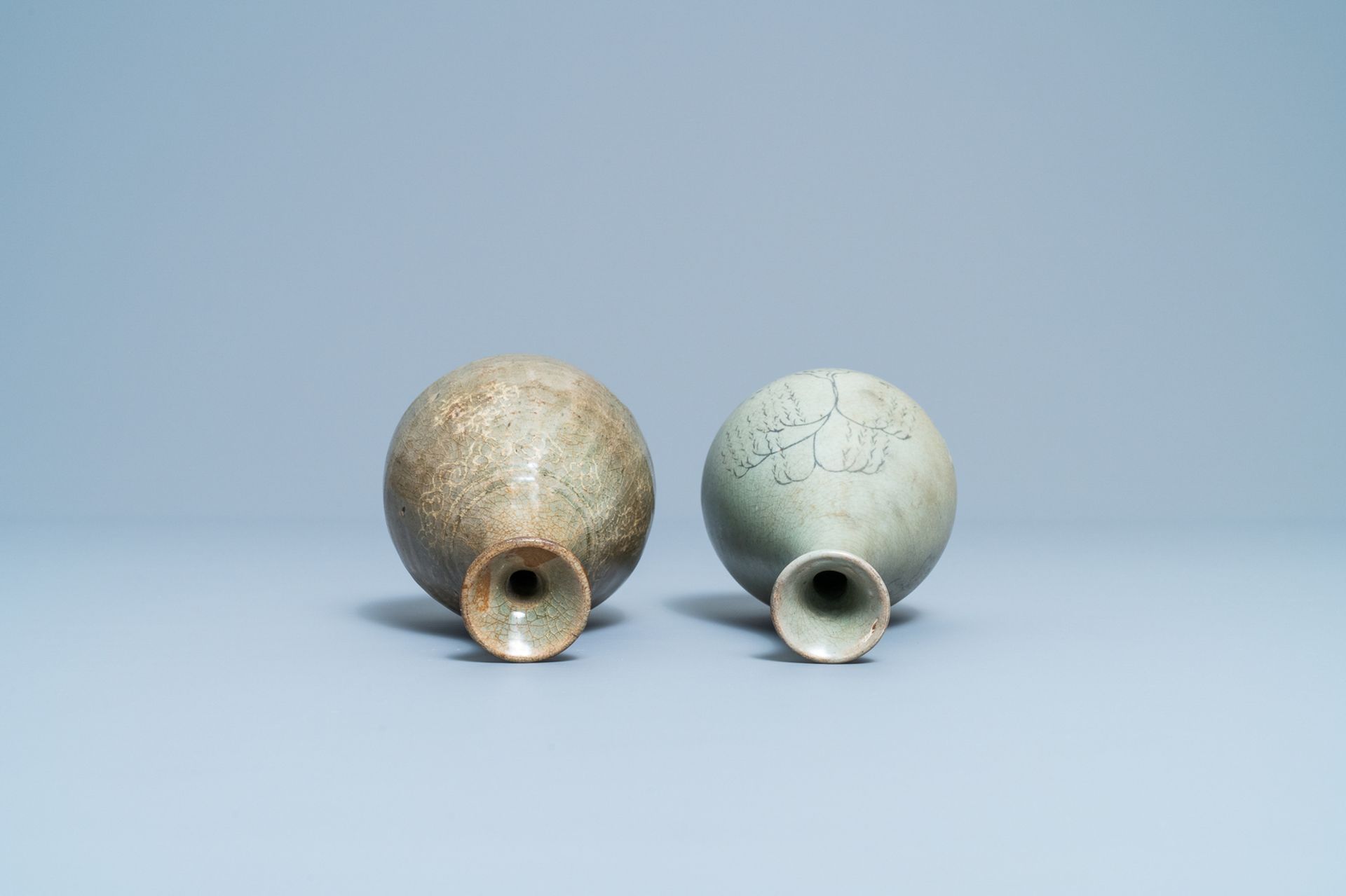 Two Korean celadon vases, probably Goryeo/Joseon, 14/15th C. - Image 5 of 6