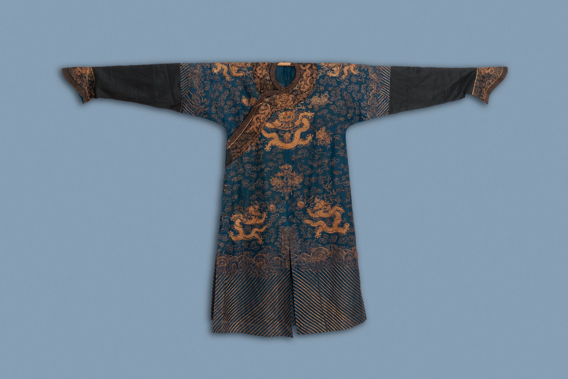 A Chinese gold-thread embroidered summer robe, 19th C.