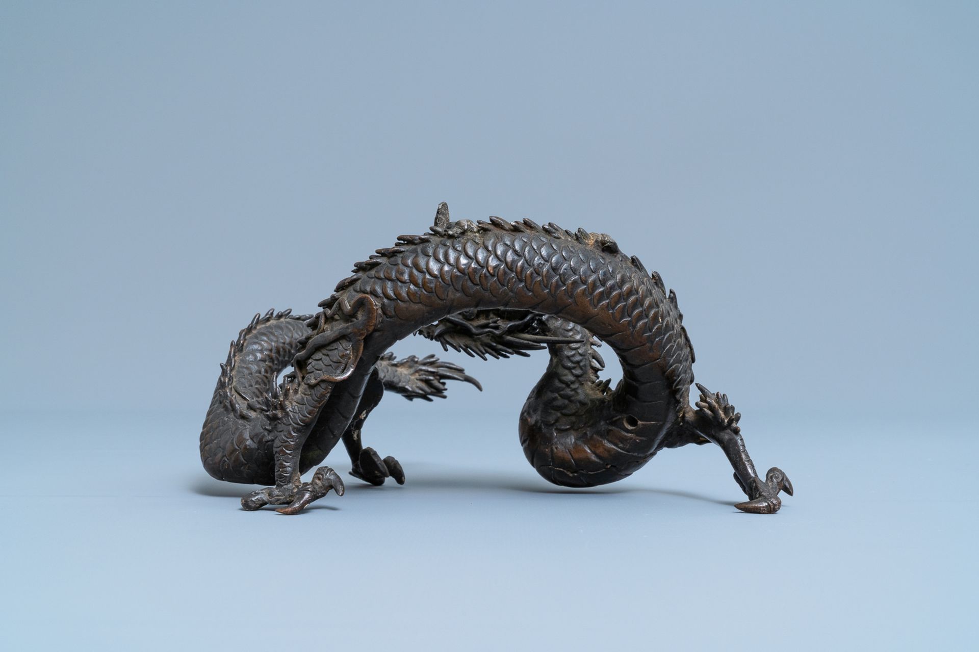 A Japanese bronze model of a dragon, Meiji, 19th C. - Image 4 of 7