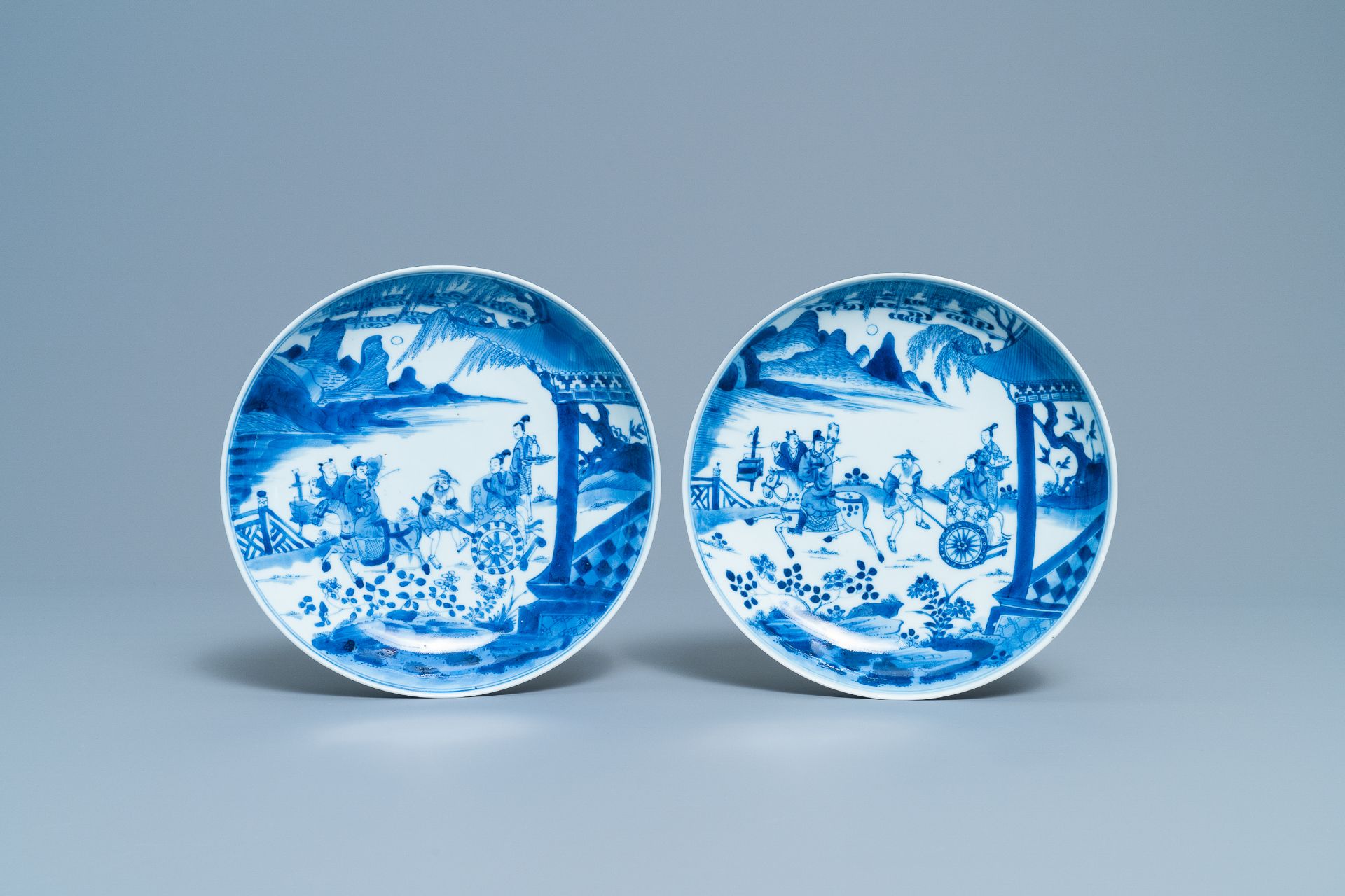 A pair of Chinese blue and white plates with a narrative scene, Kangxi/Yongzheng