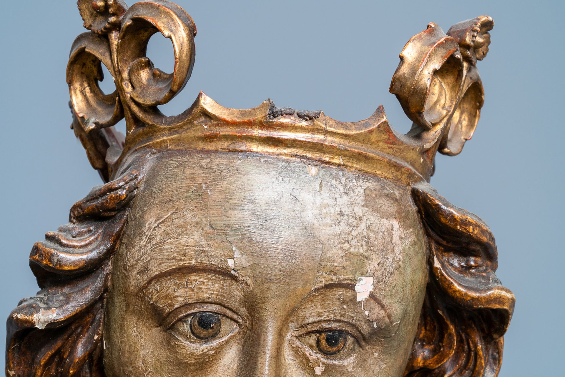 A polychrome wooden bust of the Virgin Mary, Germany, 15/16th C. - Image 12 of 29