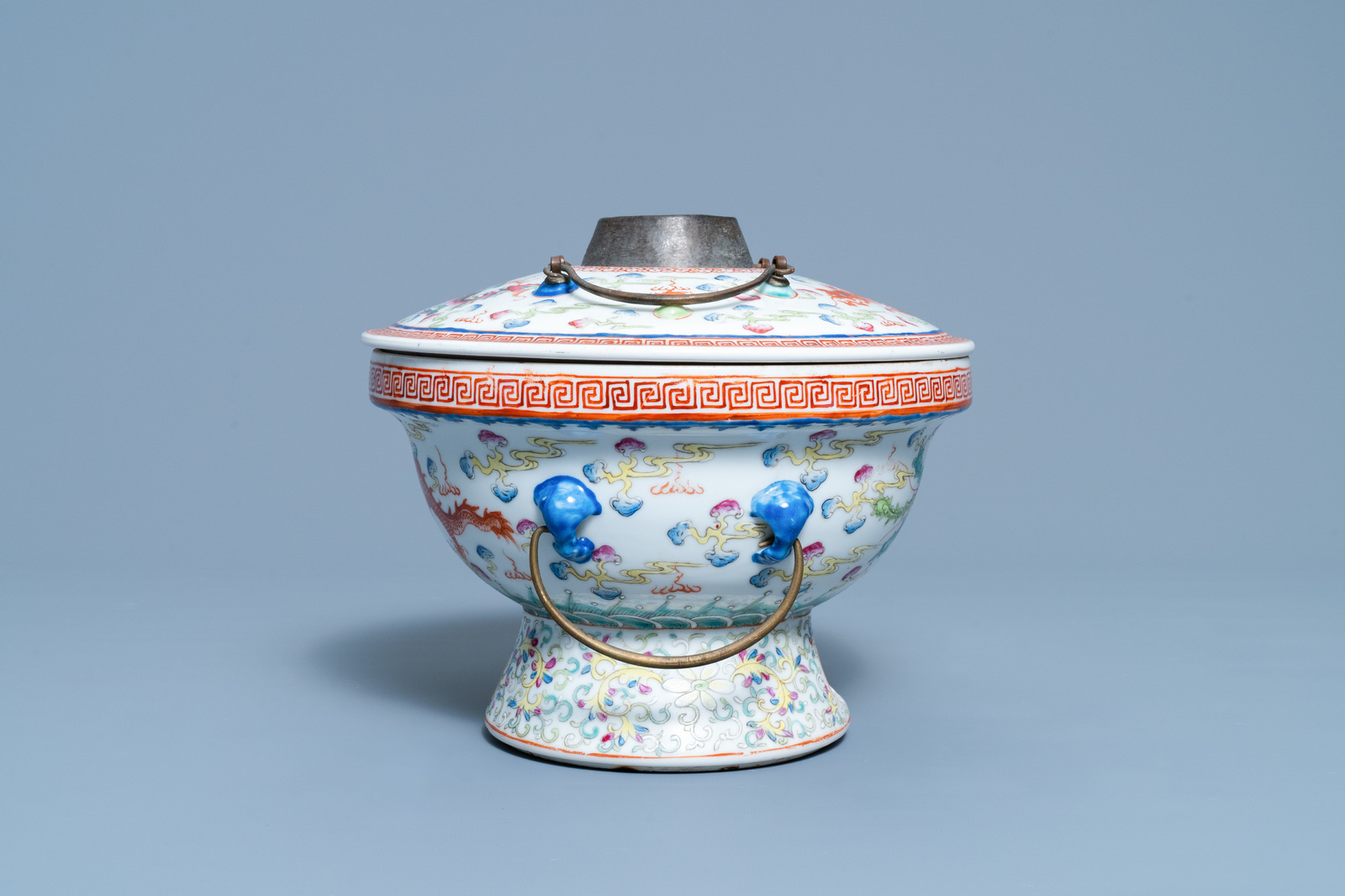 A Chinese famille rose warming bowl for the Straits or Peranakan market, Qianlong mark, 19/20th C. - Image 3 of 7