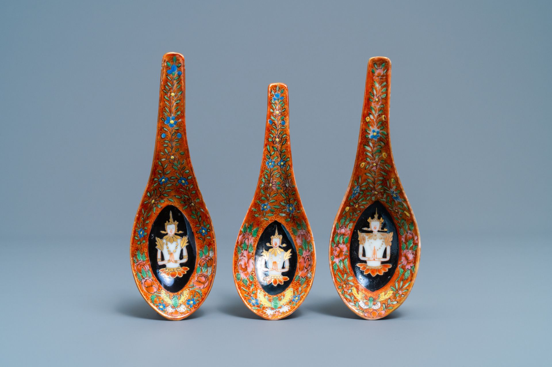 Three Chinese Thai market Bencharong spoons, 19th C. - Image 2 of 5