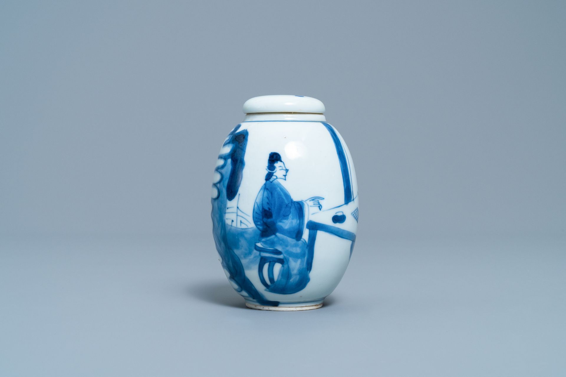 A Chinese blue and white covered tea caddy, Kangxi - Image 4 of 6