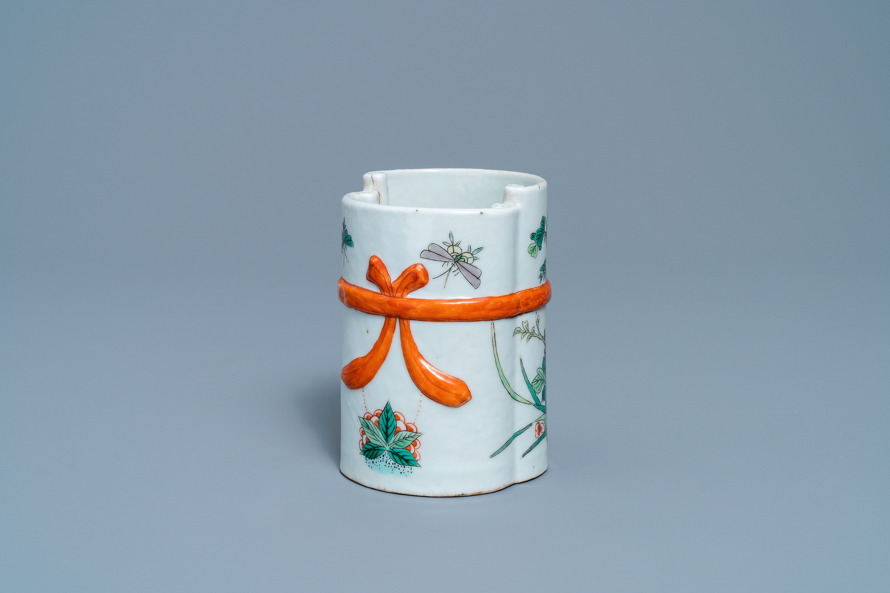 A Chinese famille verte brush pot, 19th C.