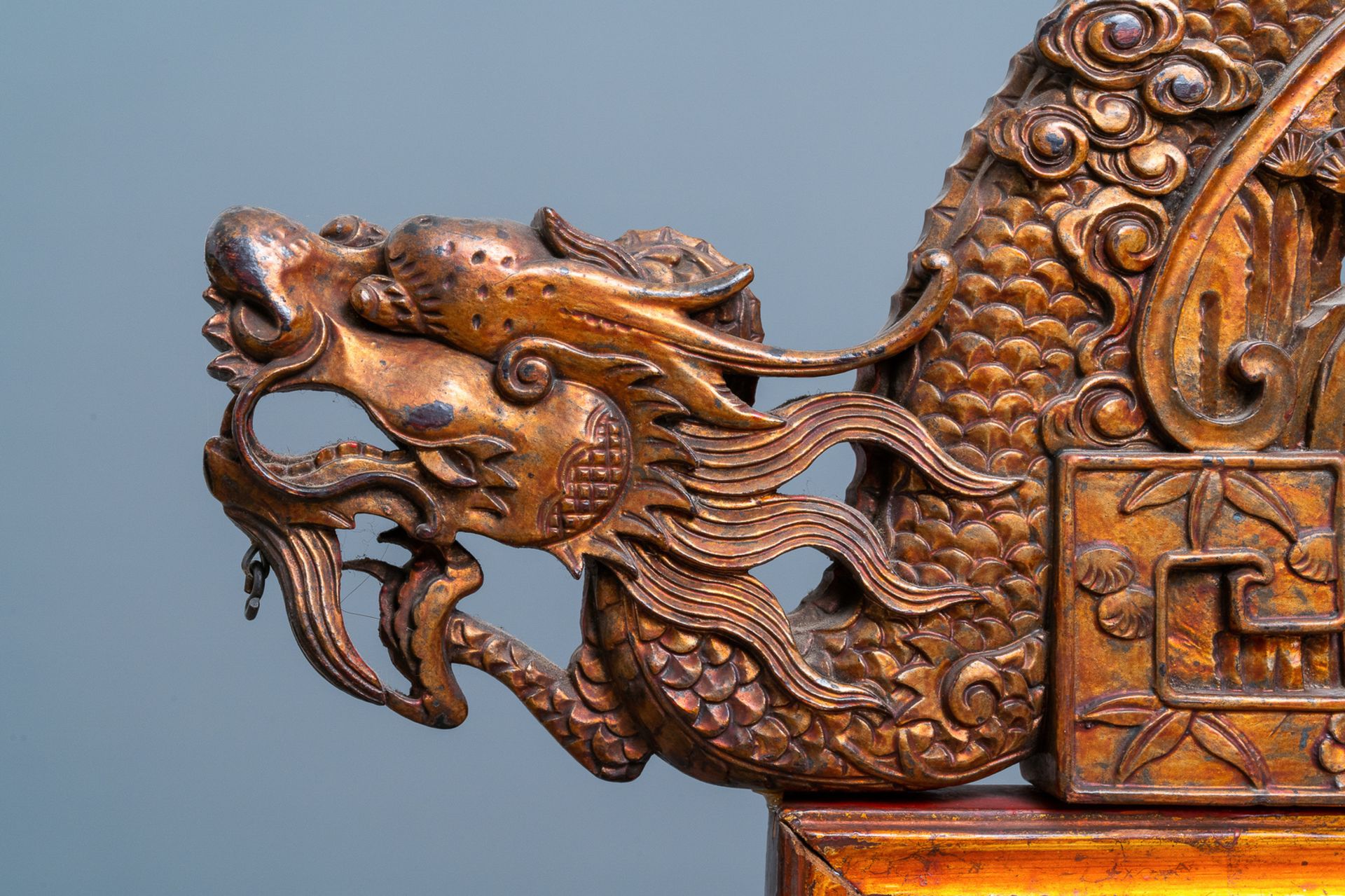 A Chinese gilt carved wood screen for the Straits or Peranakan market, 19th C. - Image 7 of 8