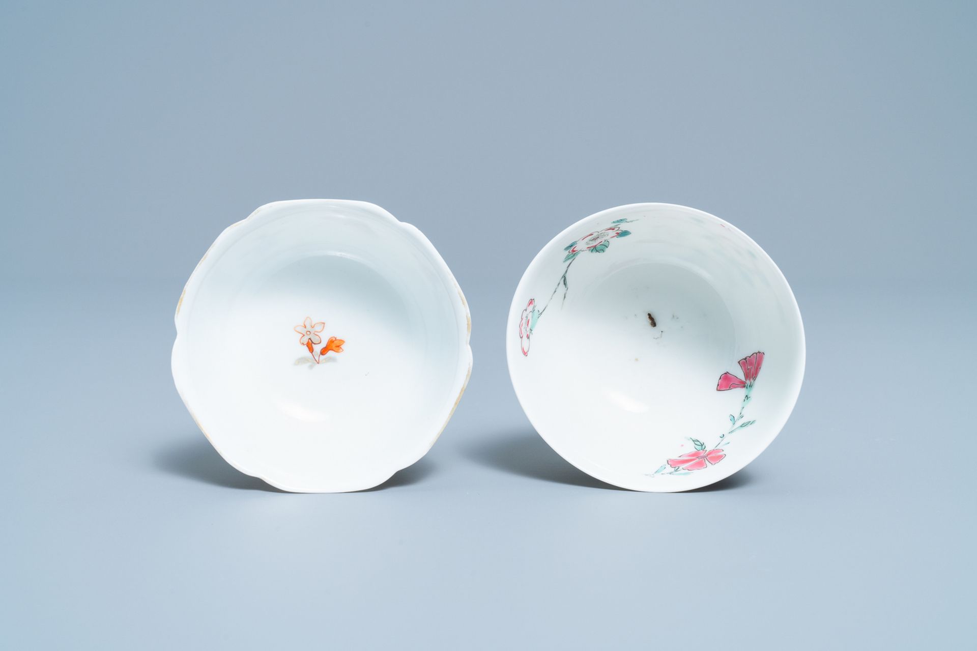 A Chinese gilt-decorated cup and saucer and a floral famille rose cup, Yongzheng - Image 8 of 9